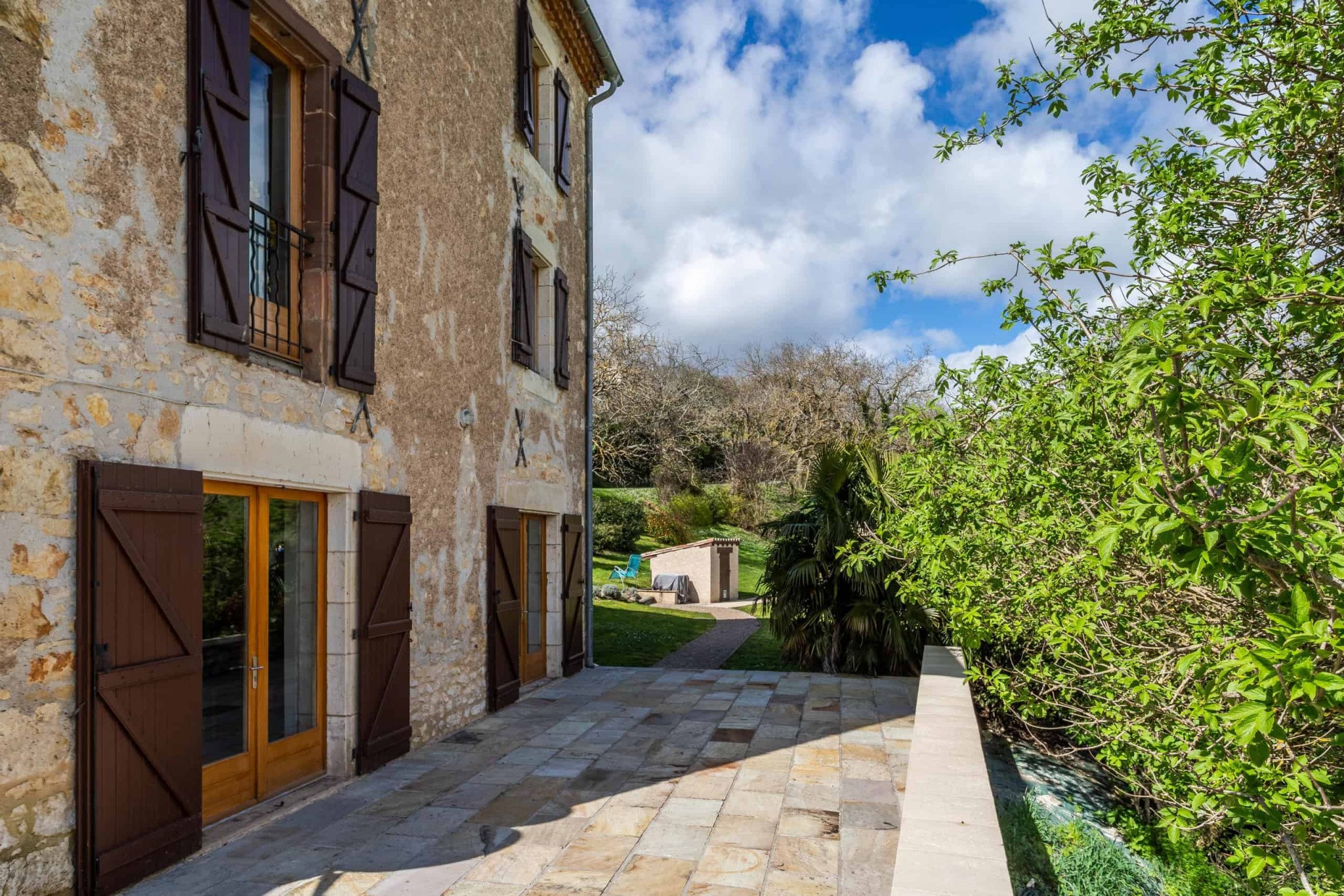 Country property with pool and view — photo 9