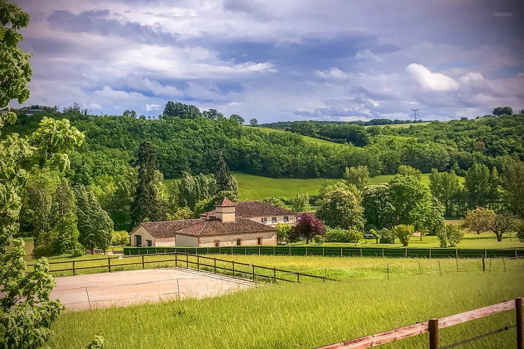 Country estate with equestrian facilities and lake — photo 11