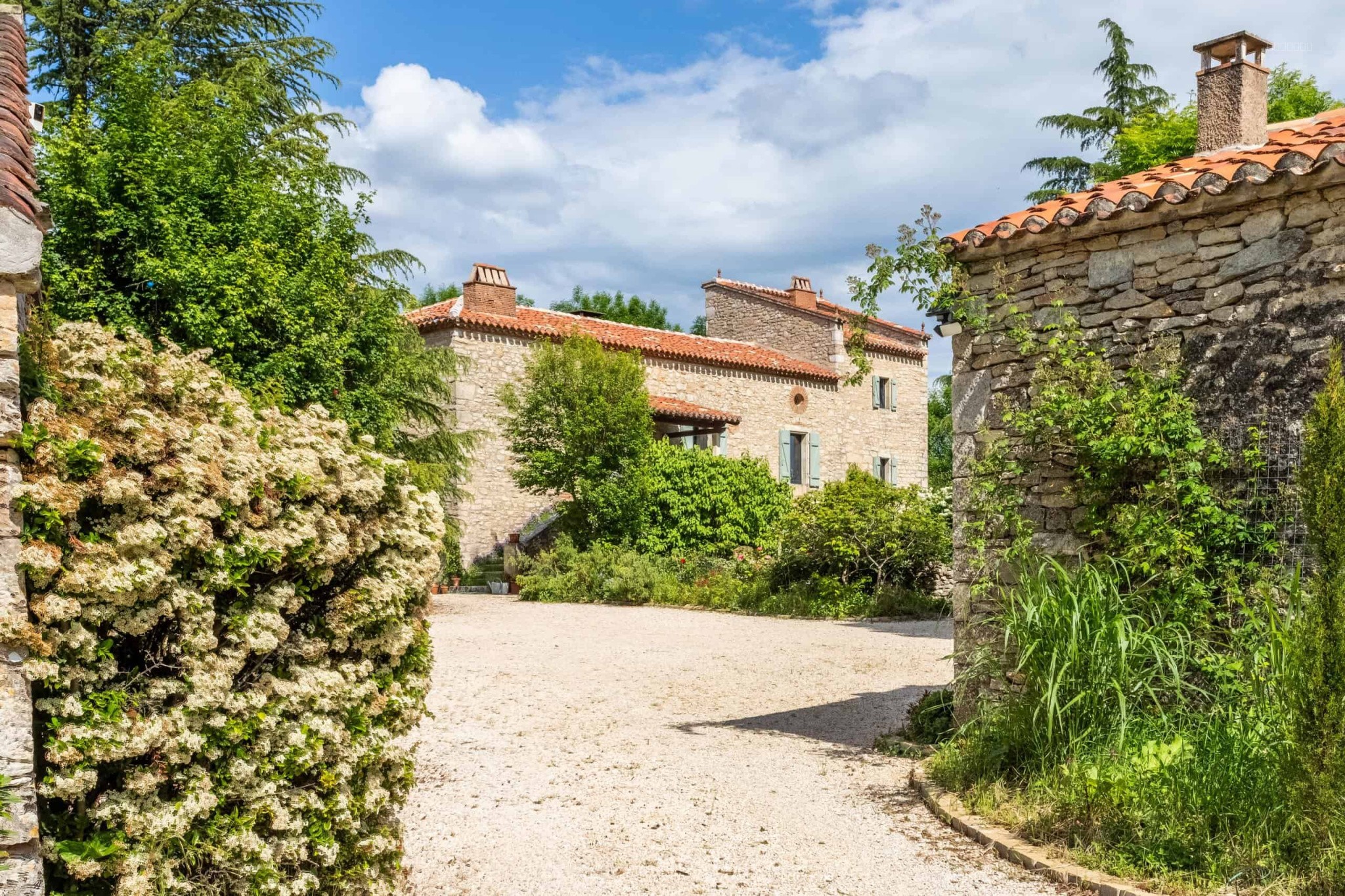 Country property with pool, annexe, barn and garage — photo 7