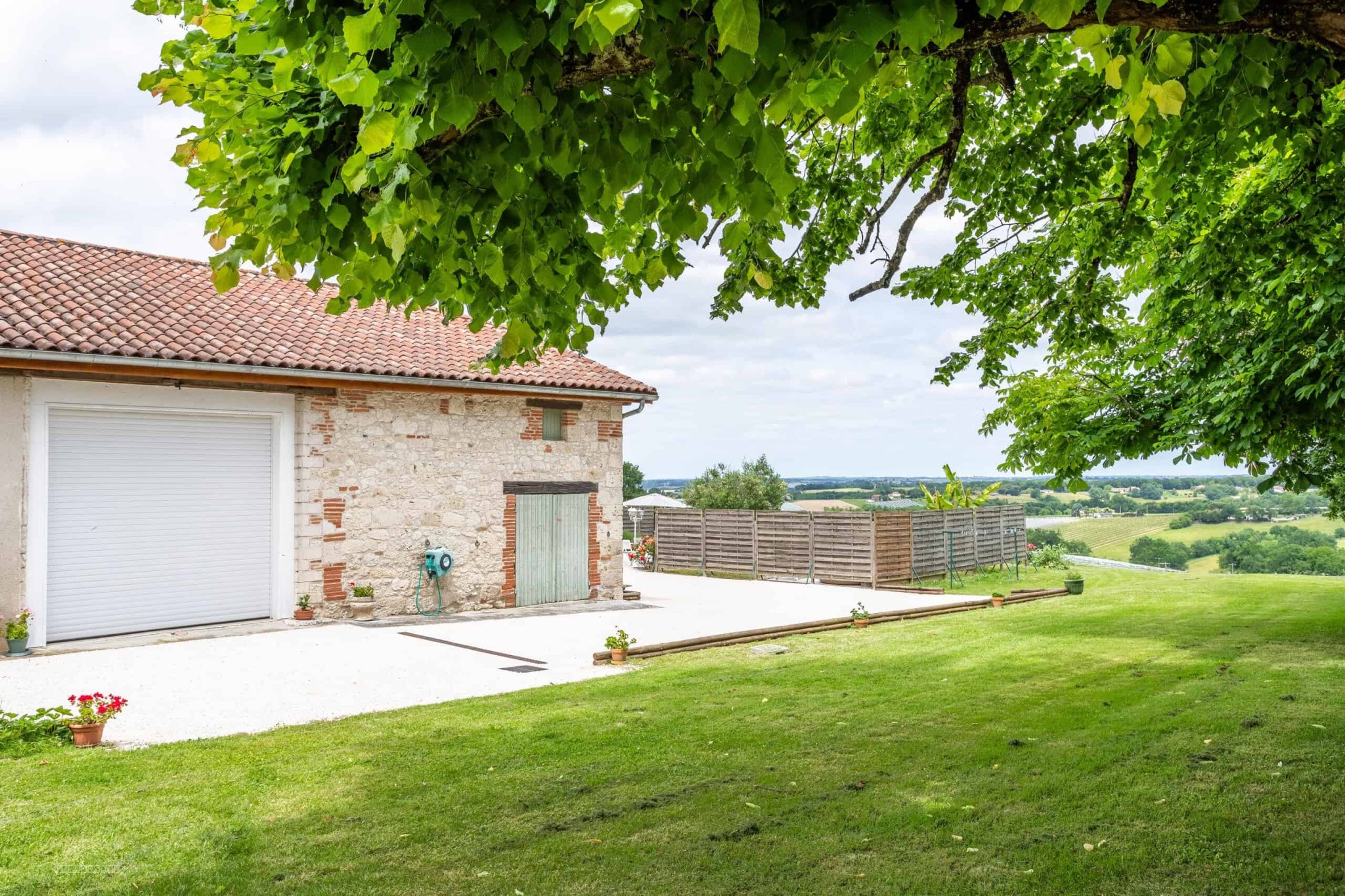 Country house with pool — photo 2
