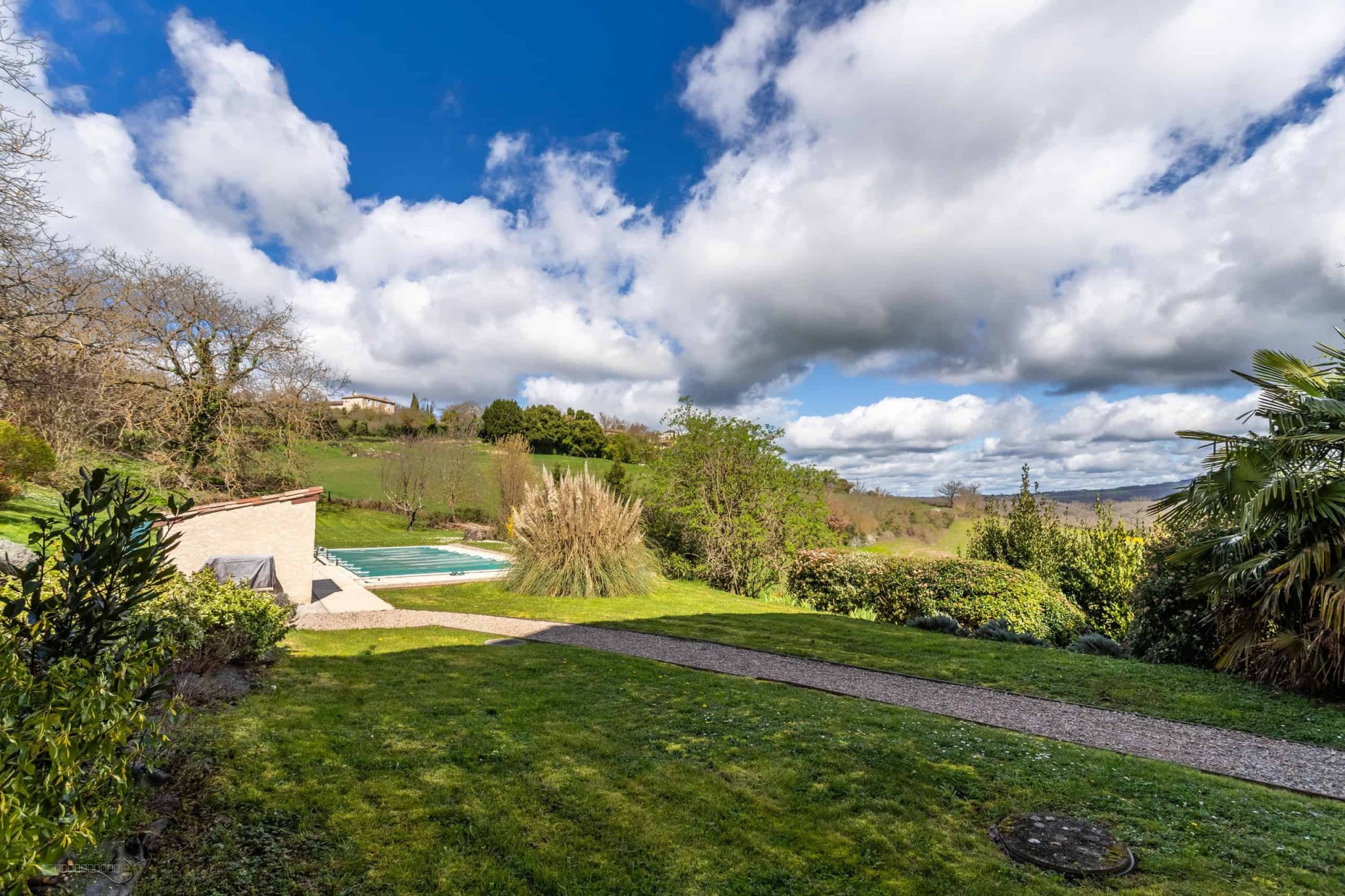 Country property with pool and view — photo 2