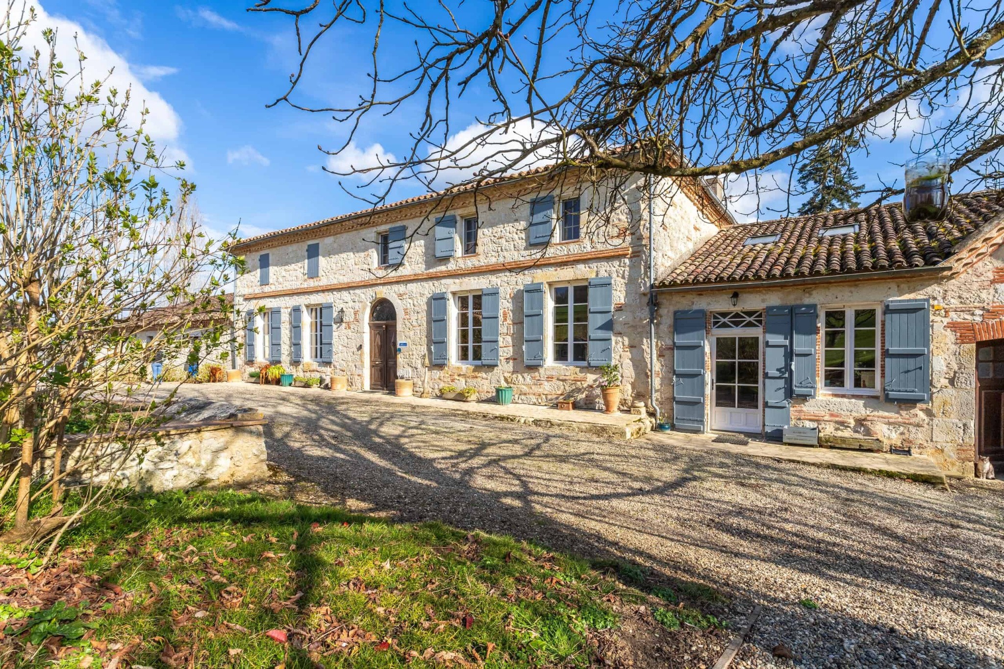 Country estate with equestrian facilities and lake — photo 3