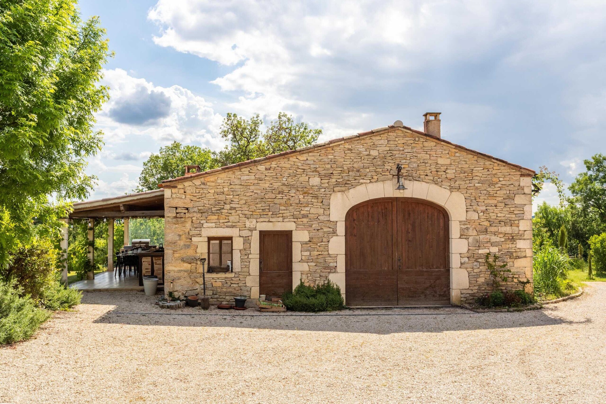 Country property with pool, annexe, barn and garage — photo 14