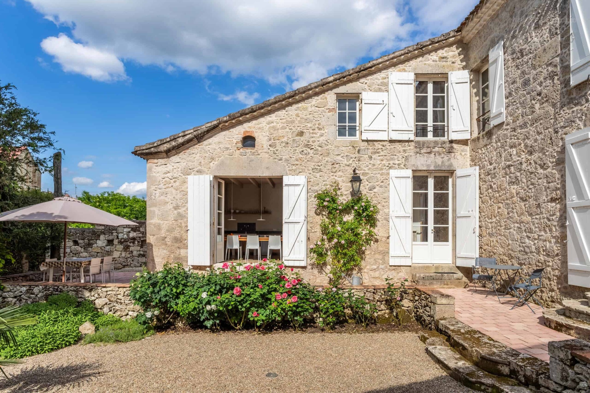 Village house with garden and garage — photo 7