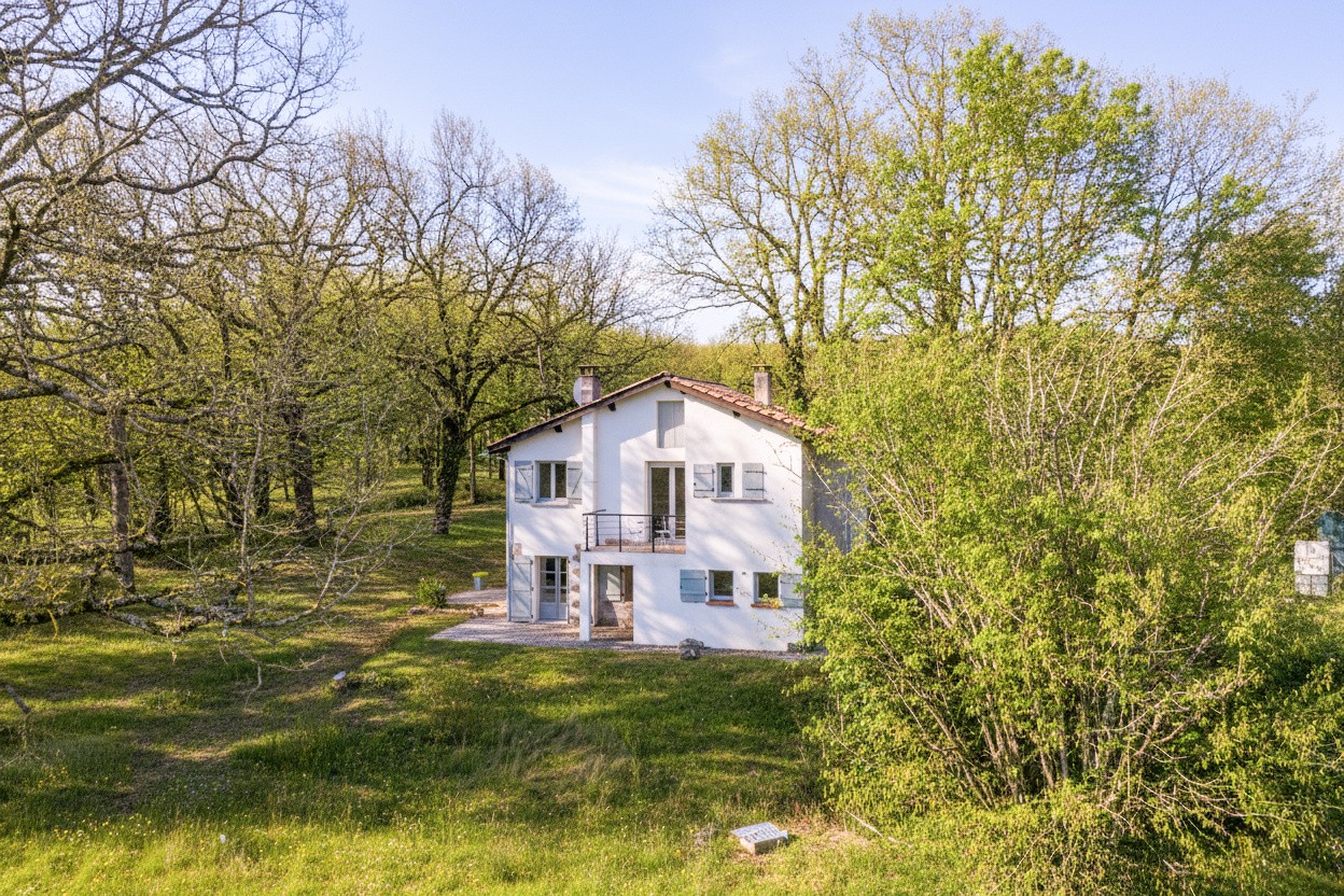 Country property with garden and view — photo 2