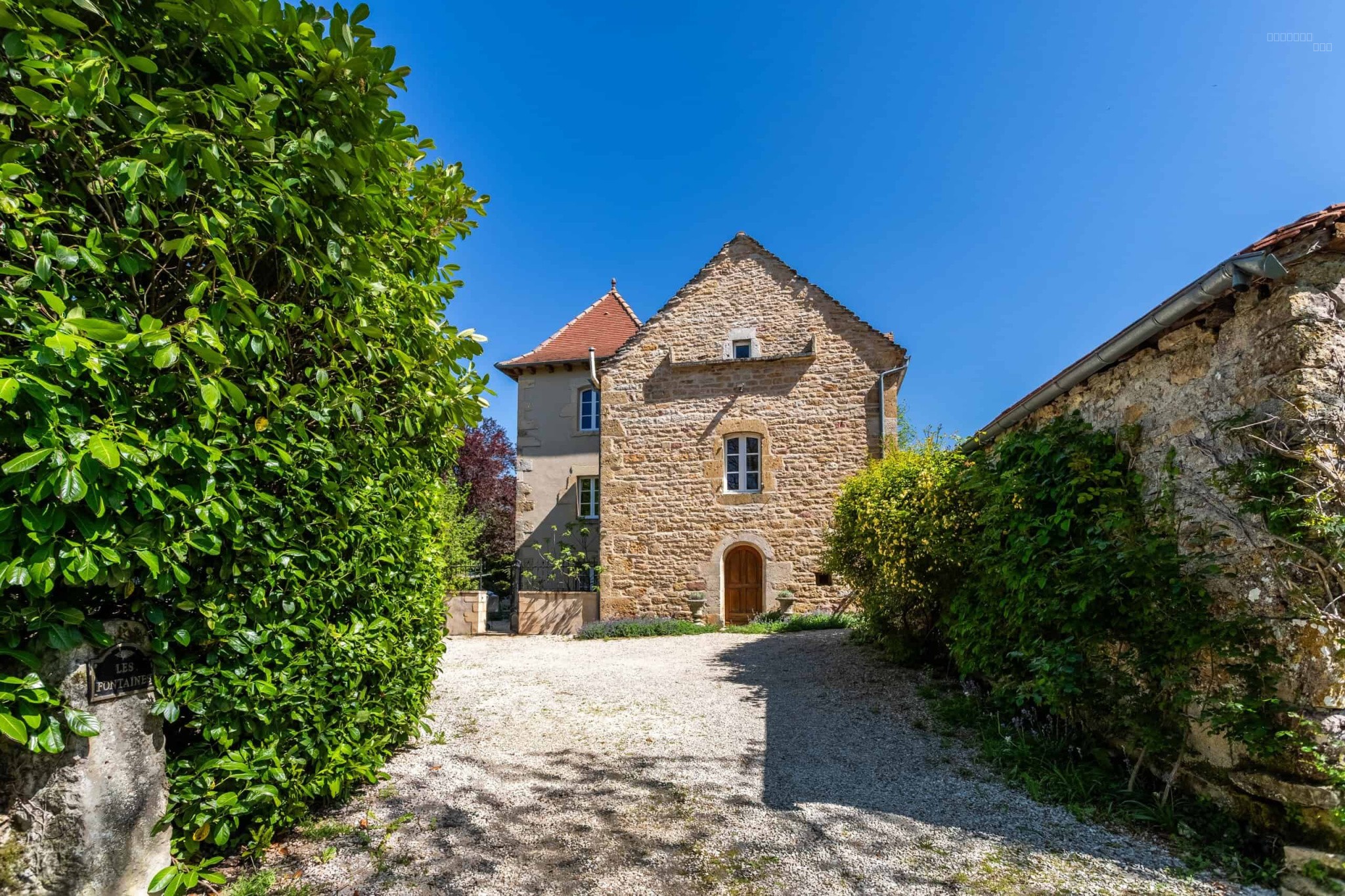 Country property with guest accommodation, pool and outbuildings — photo 7