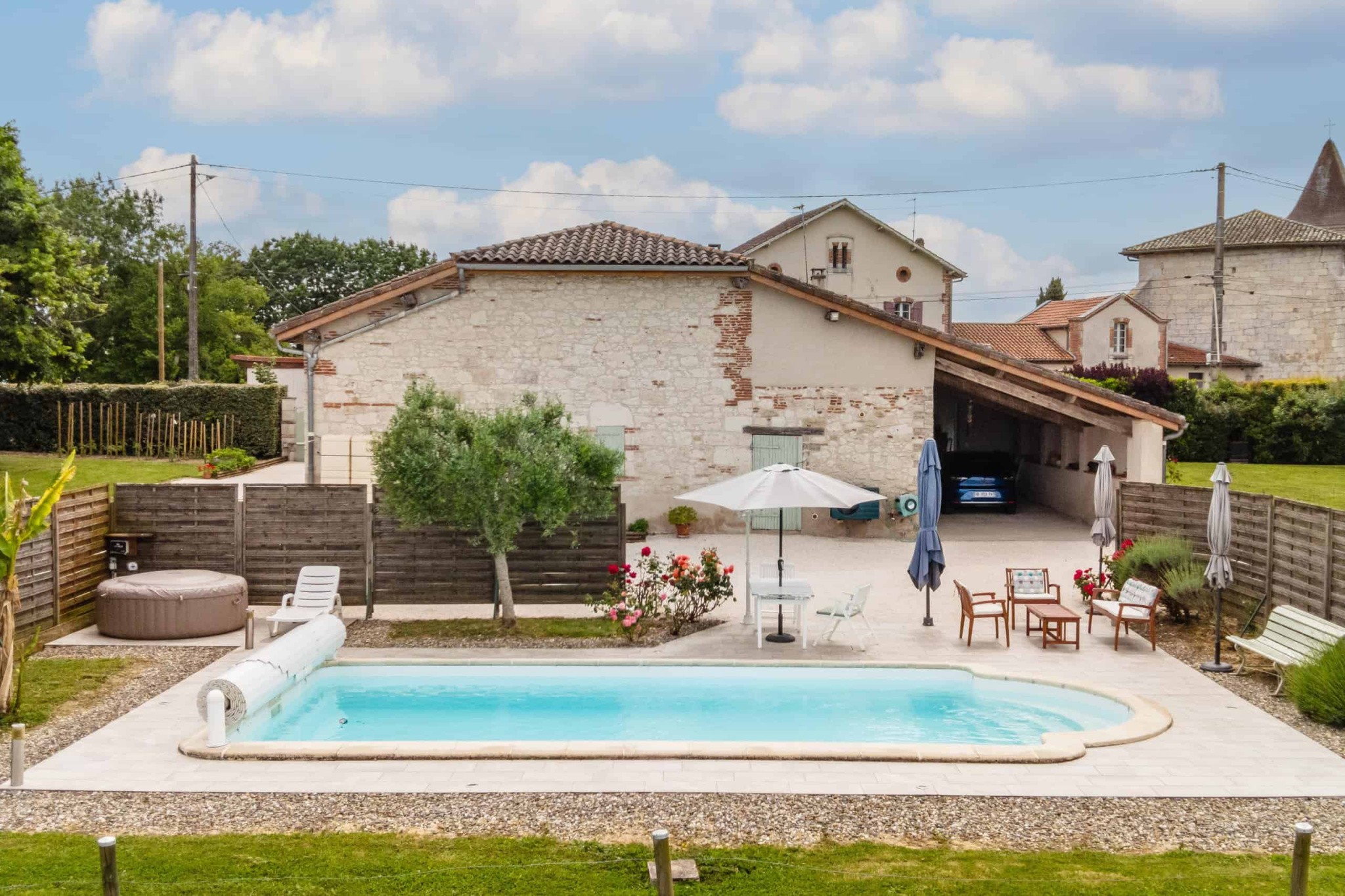 Country house with pool — photo 8