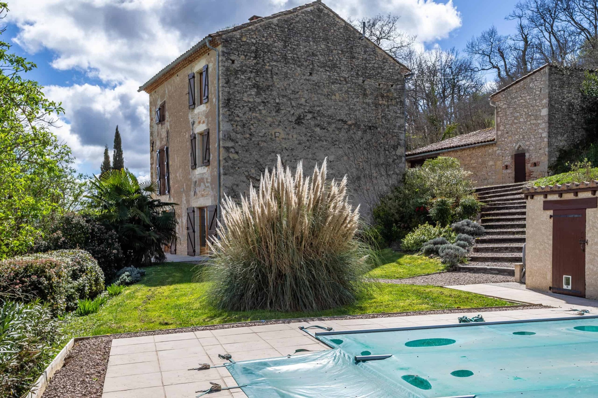 Country property with pool and view — photo 4