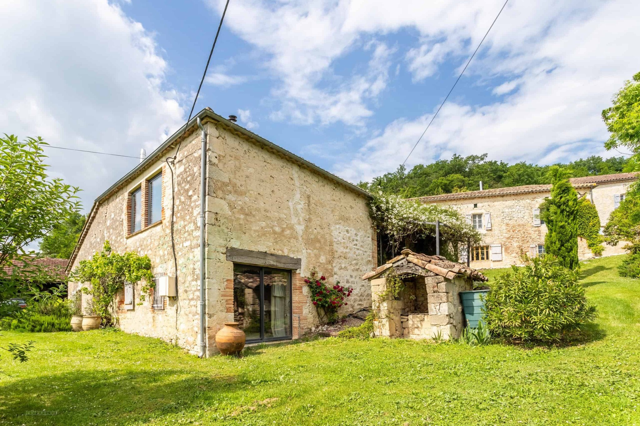 Country property with annexe and garaging — photo 2