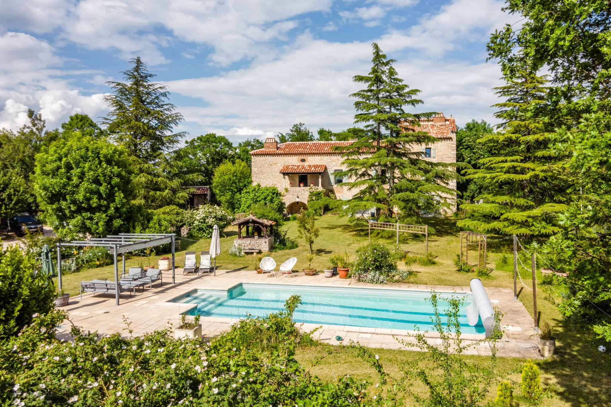 Country property with pool, annexe, barn and garage — photo 2