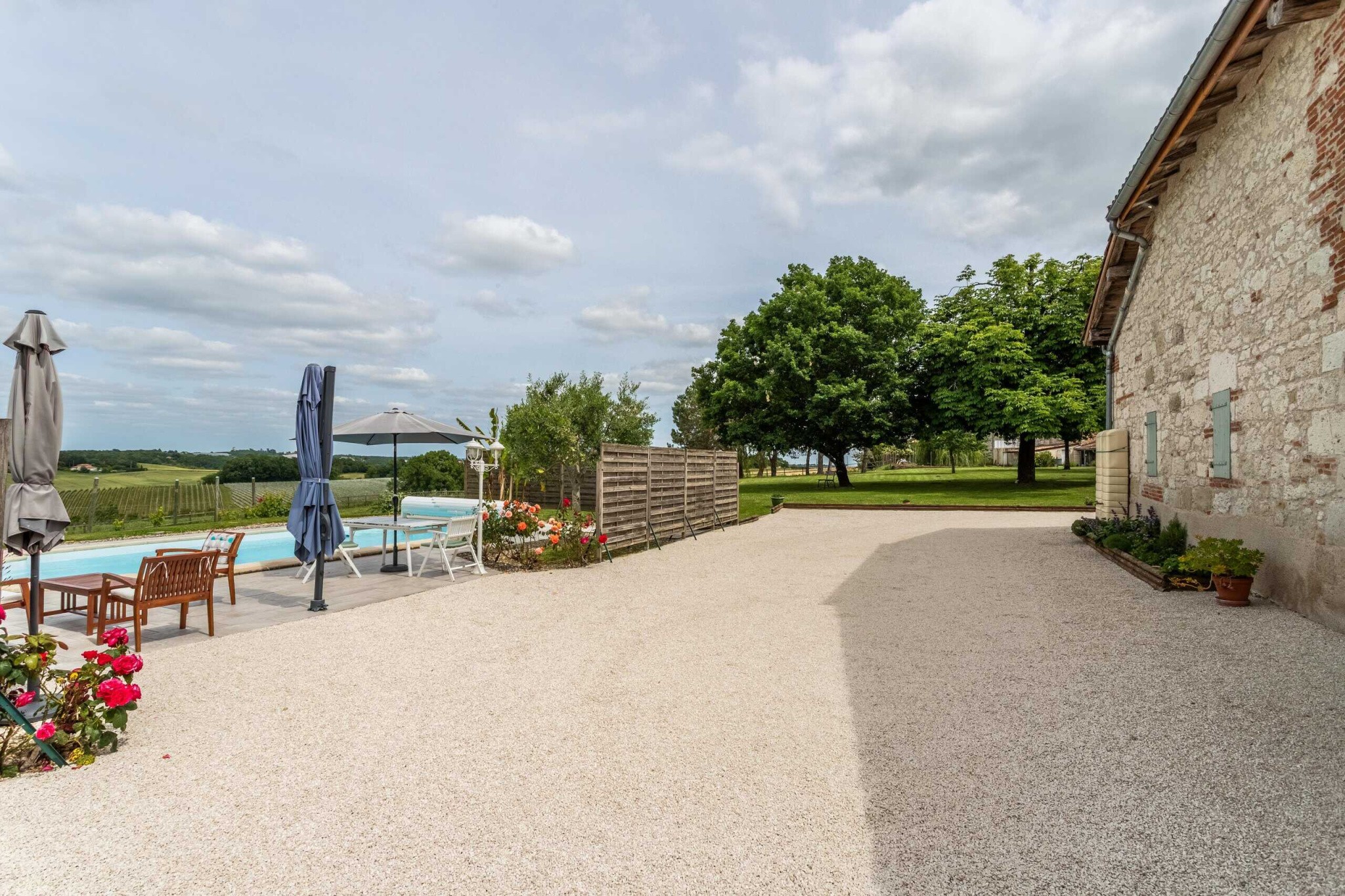 Country house with pool — photo 10