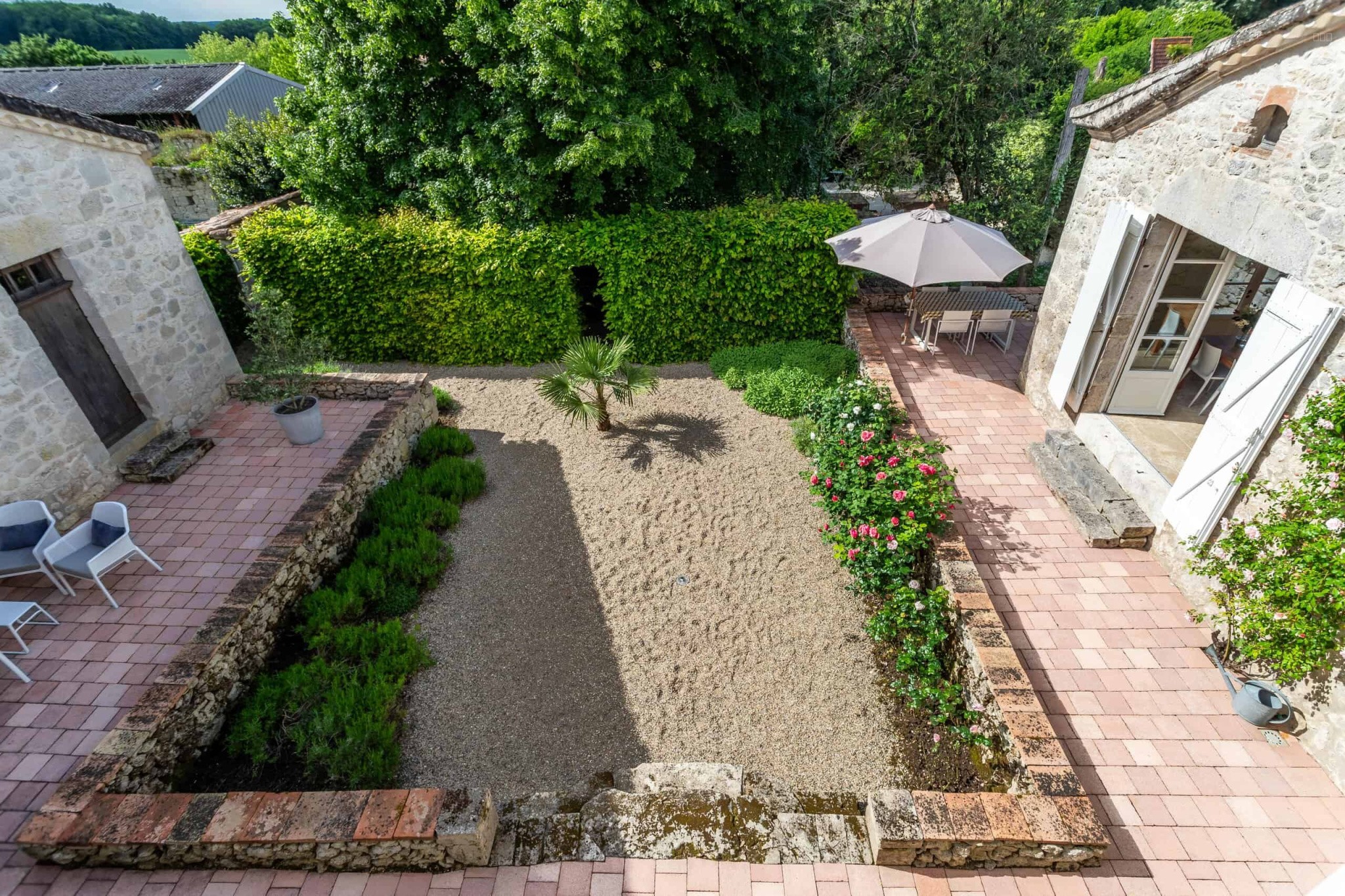 Village house with garden and garage — photo 9