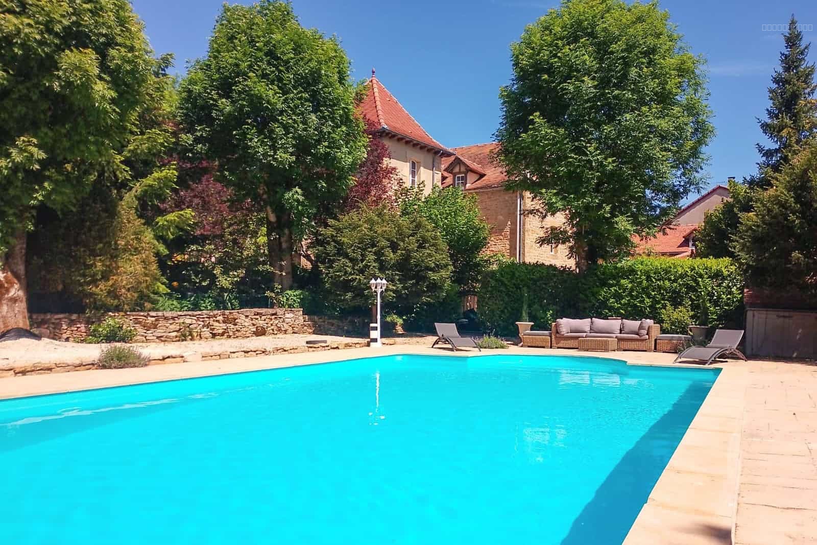 Country property with guest accommodation, pool and outbuildings — photo 13