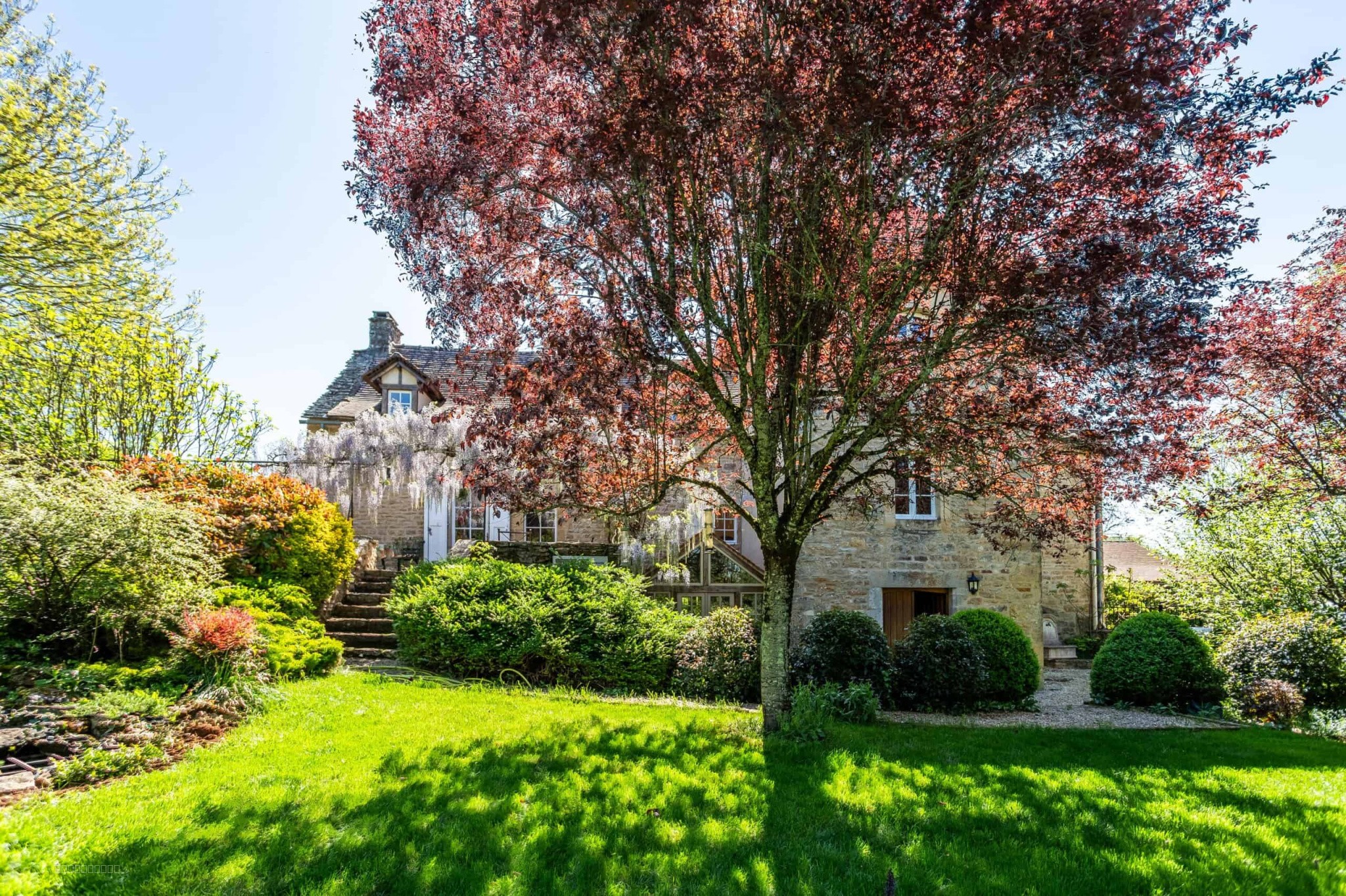 Country property with guest accommodation, pool and outbuildings — photo 16
