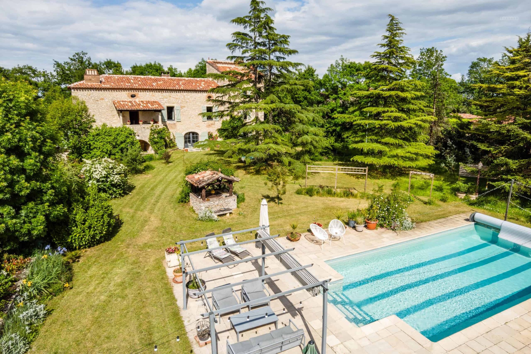 Country property with pool, annexe, barn and garage — photo 3