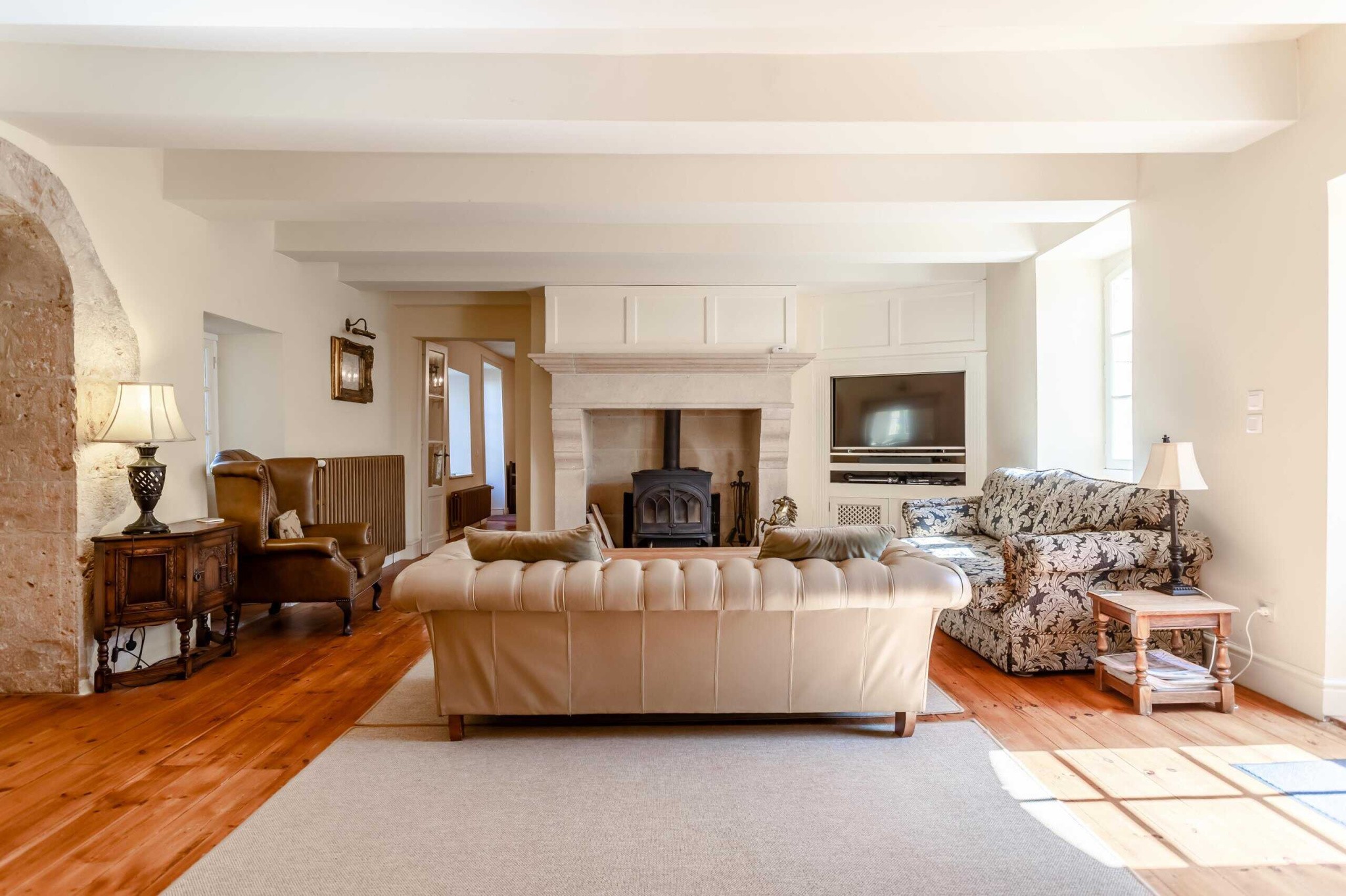 Country property with guest accommodation, pool and outbuildings — photo 4