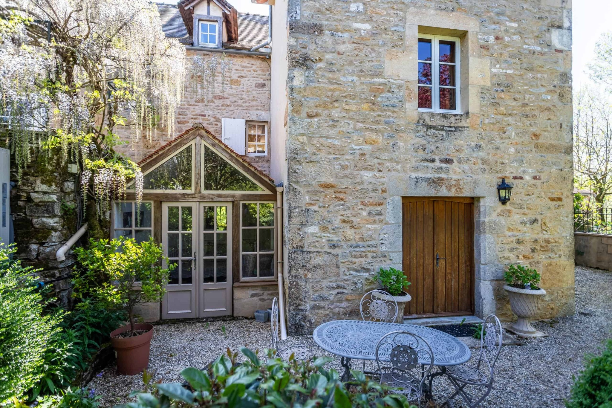 Country property with guest accommodation, pool and outbuildings — photo 20