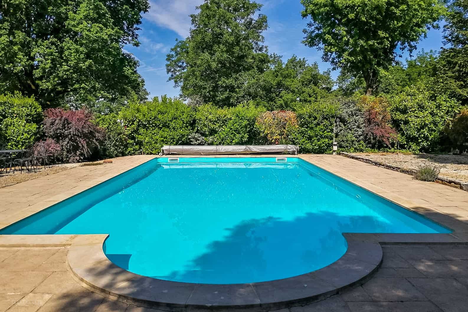 Country property with guest accommodation, pool and outbuildings — photo 14