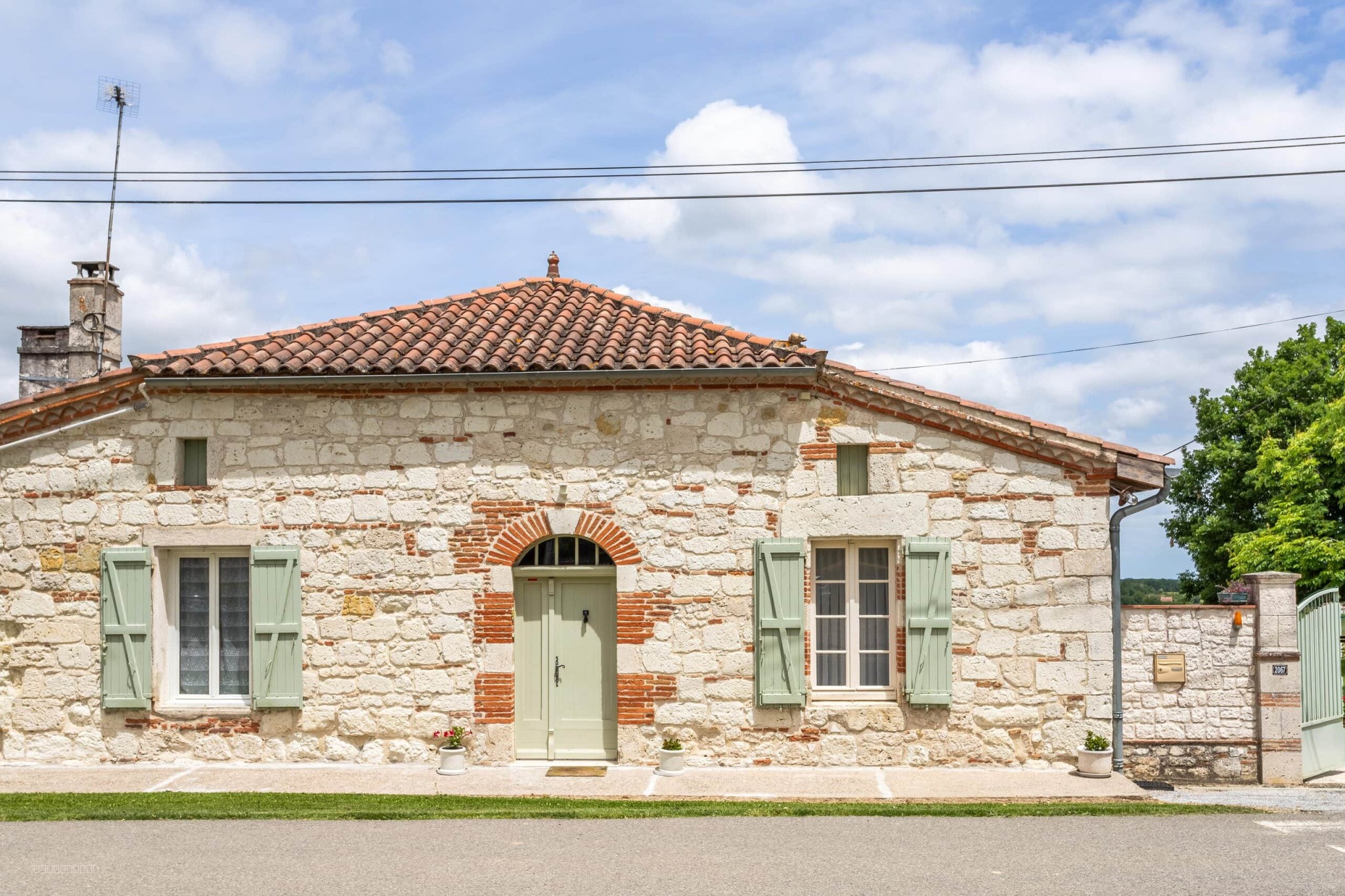 Country house with pool — photo 4
