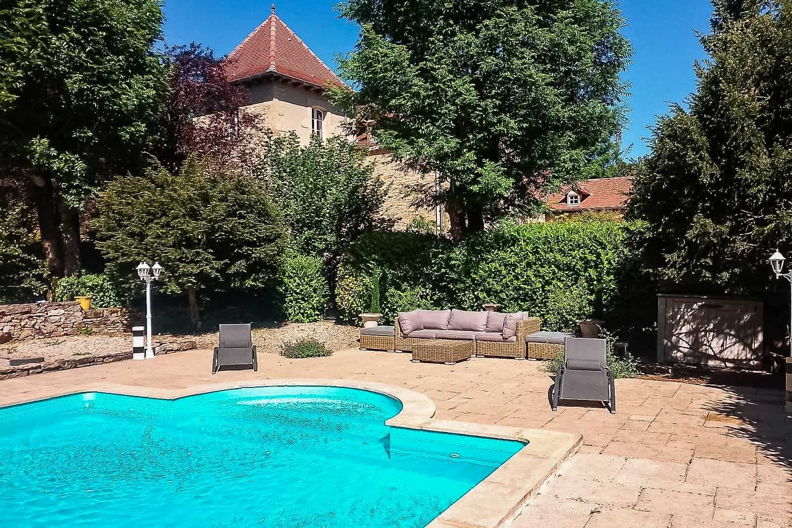 Country property with guest accommodation, pool and outbuildings — photo 2