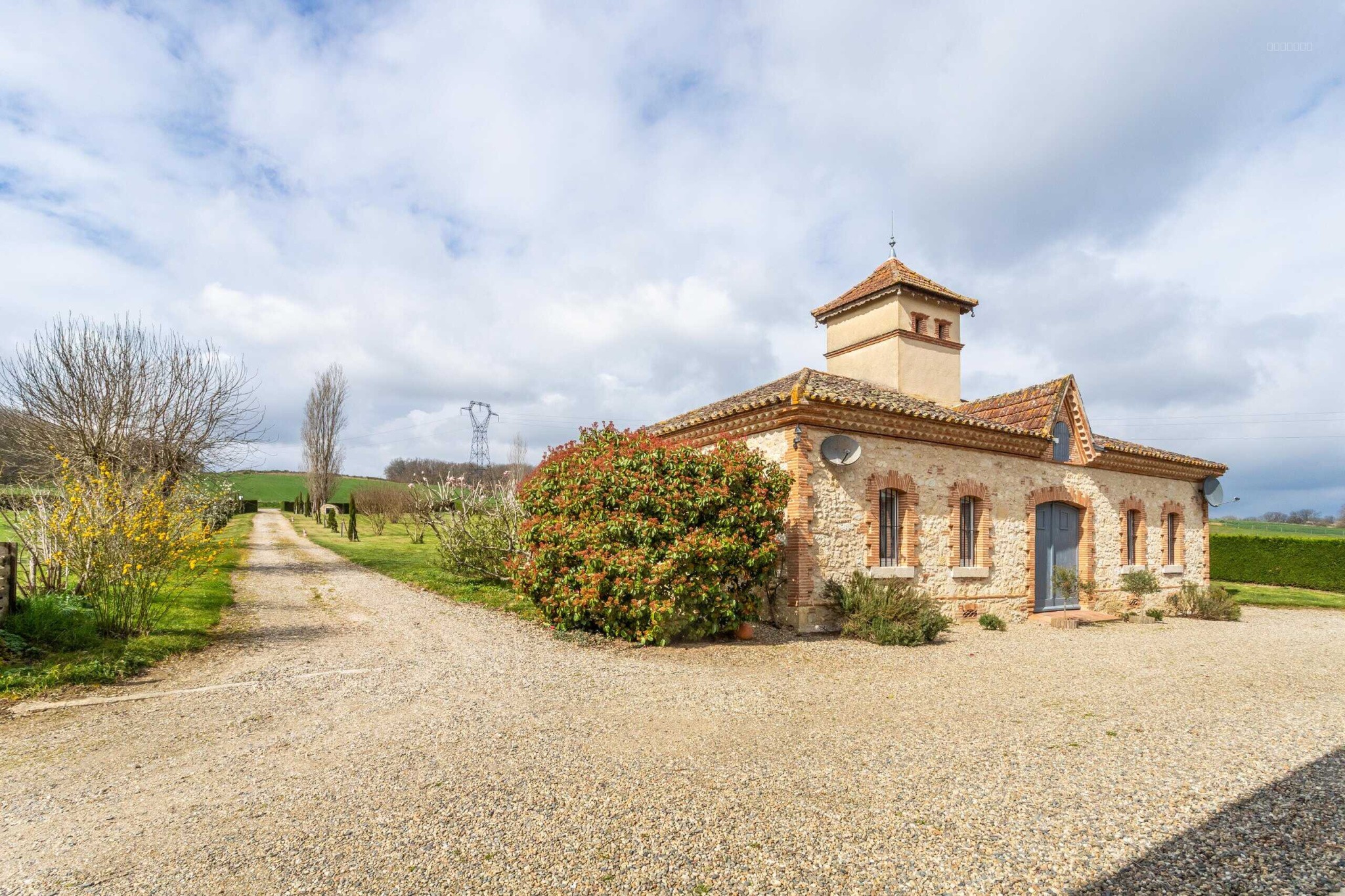 Country estate with equestrian facilities and lake — photo 9