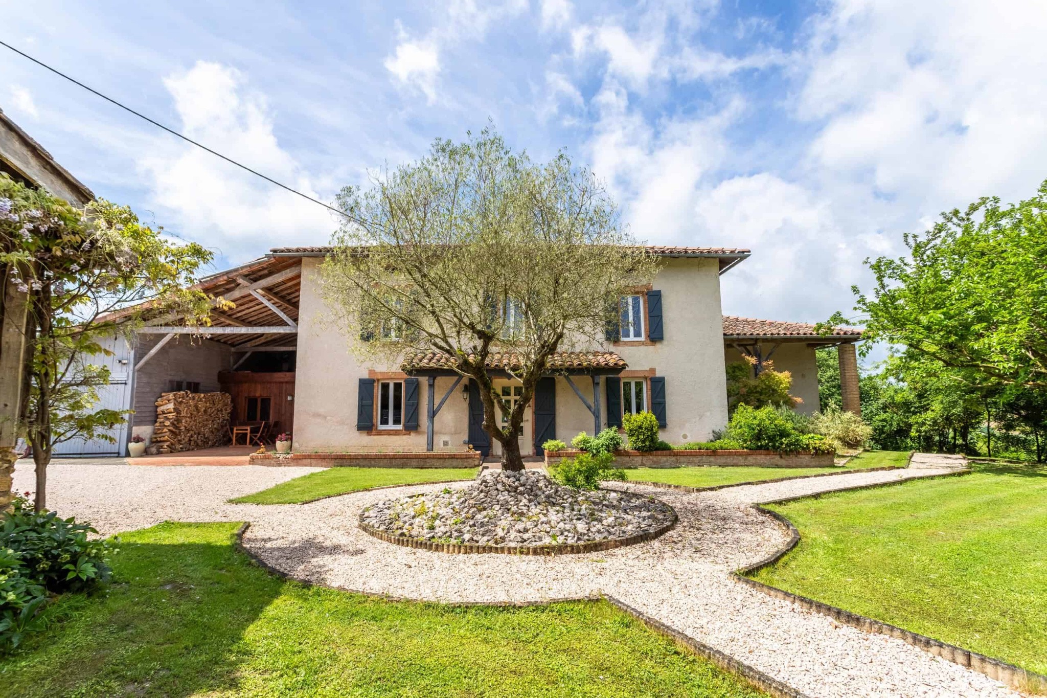 Country property with pool, land, outbuildings and view over a lake — photo 7