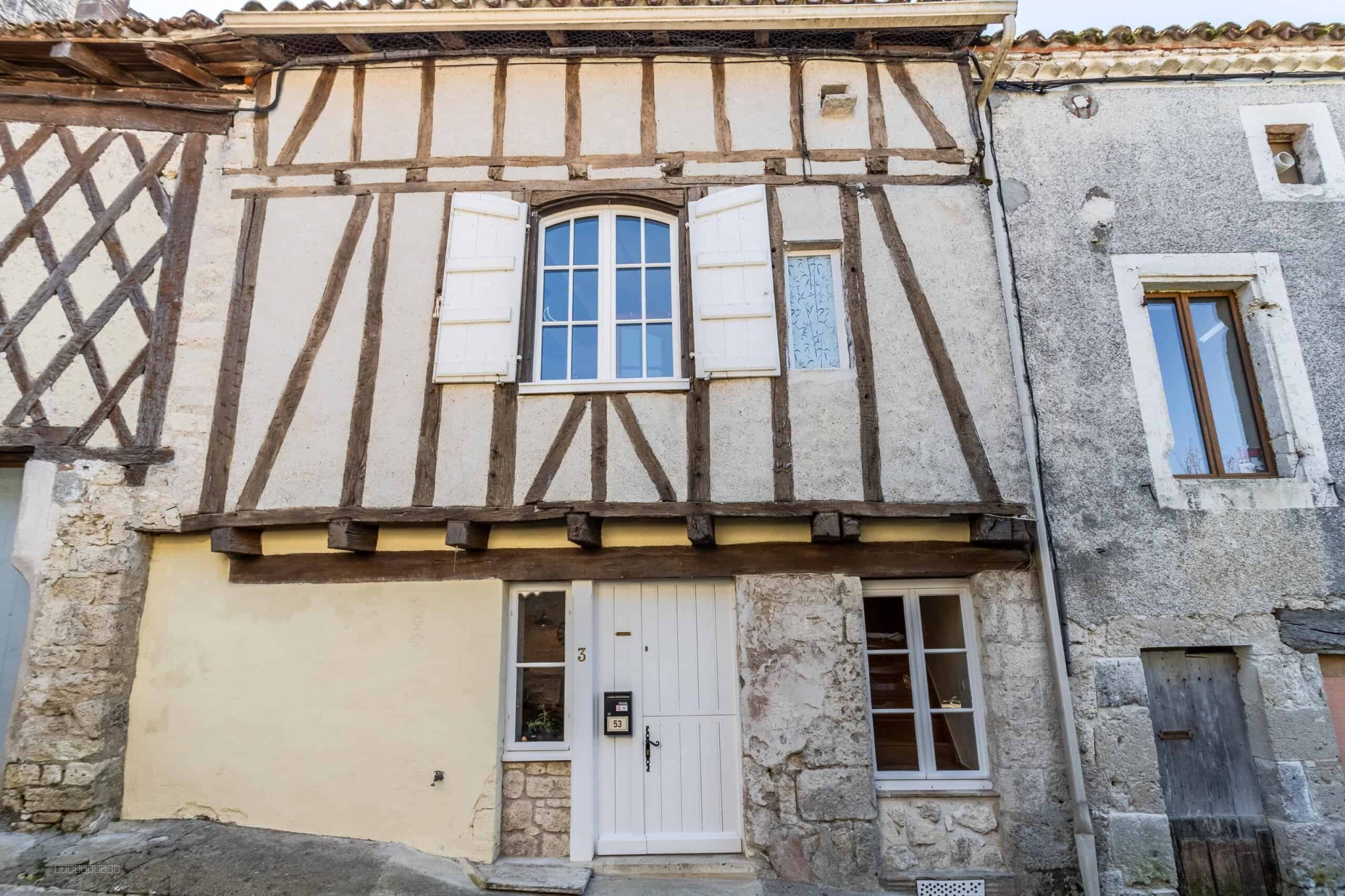 Village house with outbuilding and garden — photo 4