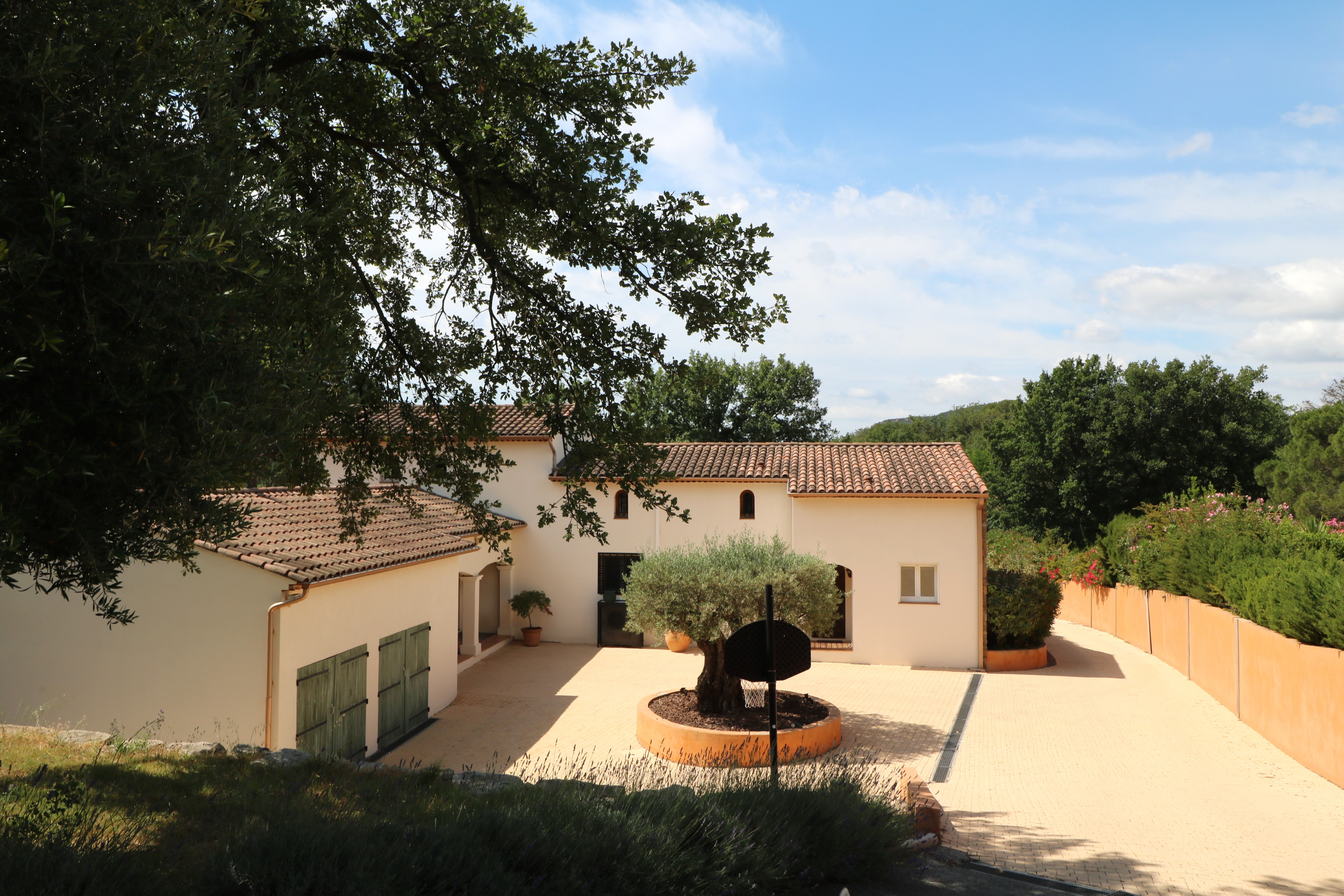 Villa hacienda 260m2 avec piscine et dépendances — photo 2