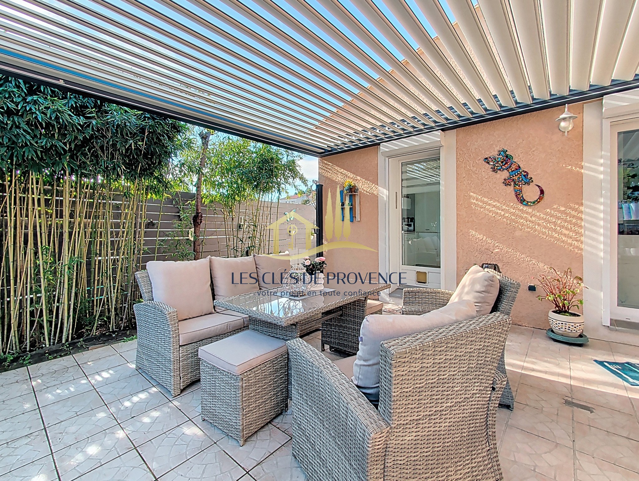 Villa individuelle plain-pied type 7 avec jardin et piscine à Rognac — photo 15
