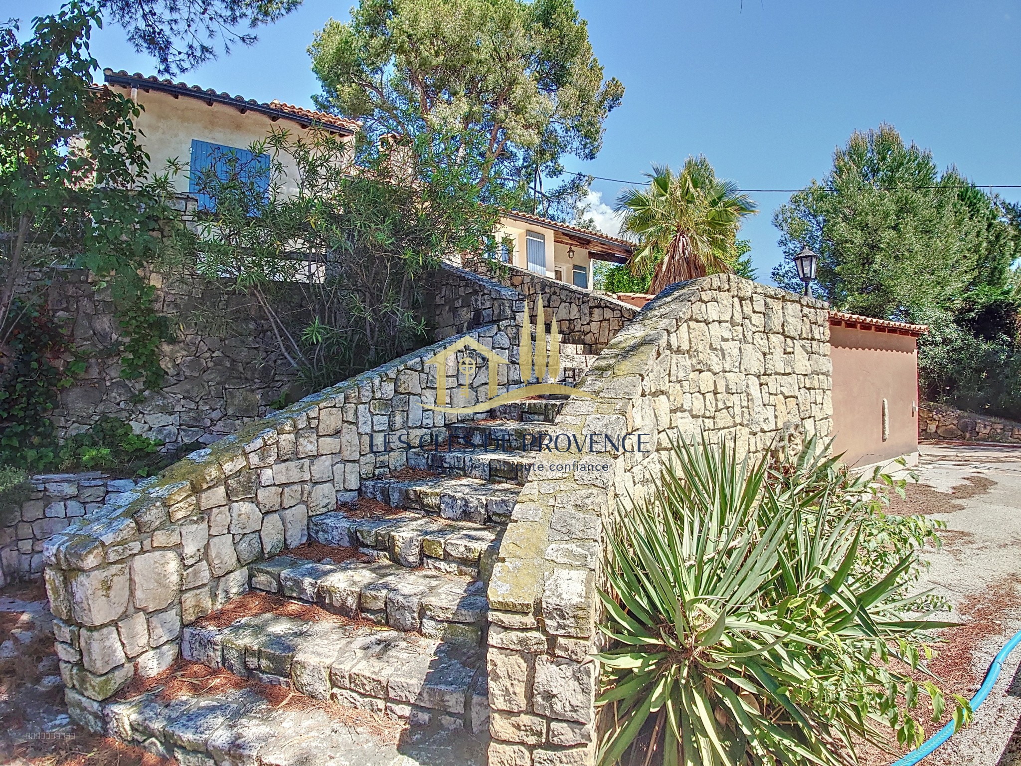 Villa familiale Type 5 avec piscine et jardin arboré à Rognac — photo 14