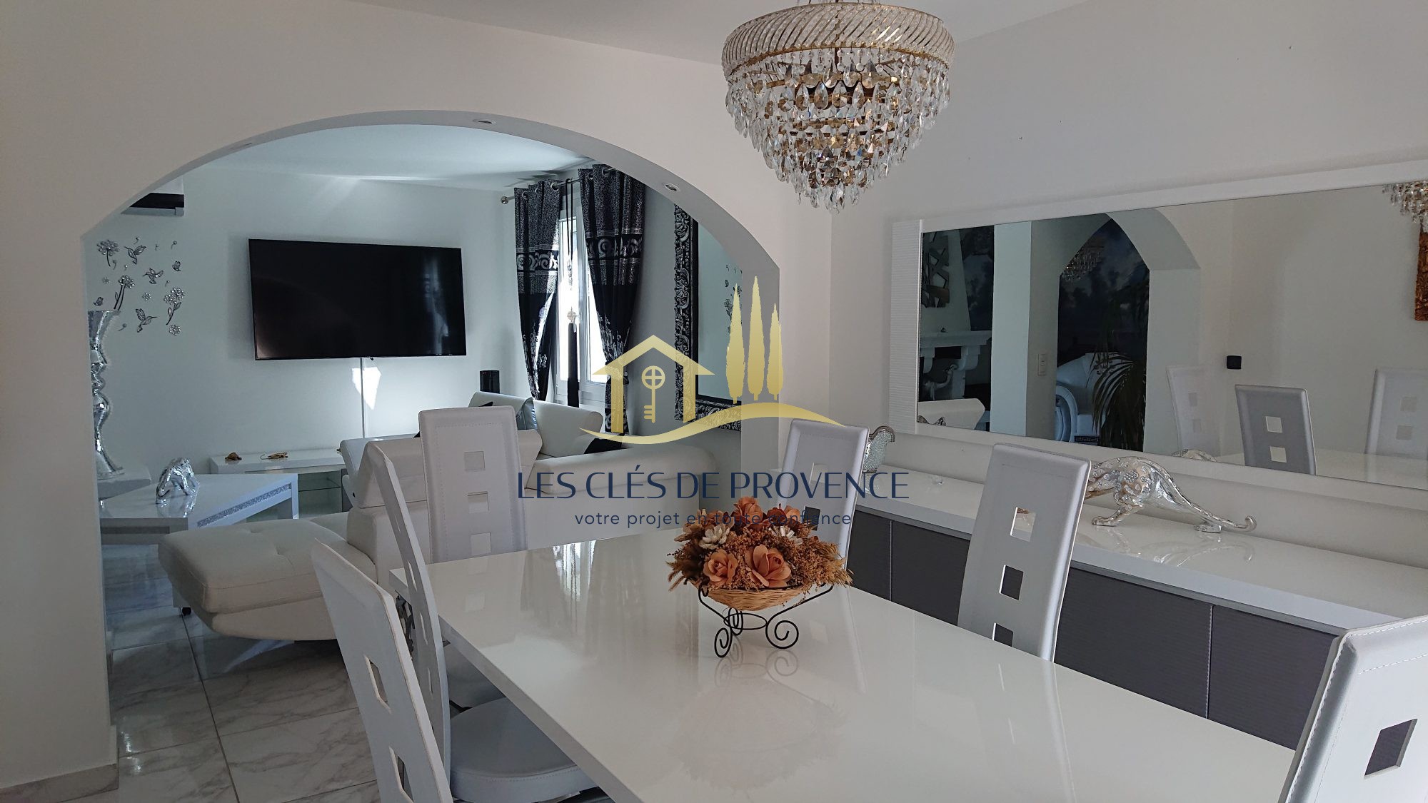 À Rognac, immobilier de prestige : villa en vente avec terrasse — photo 8