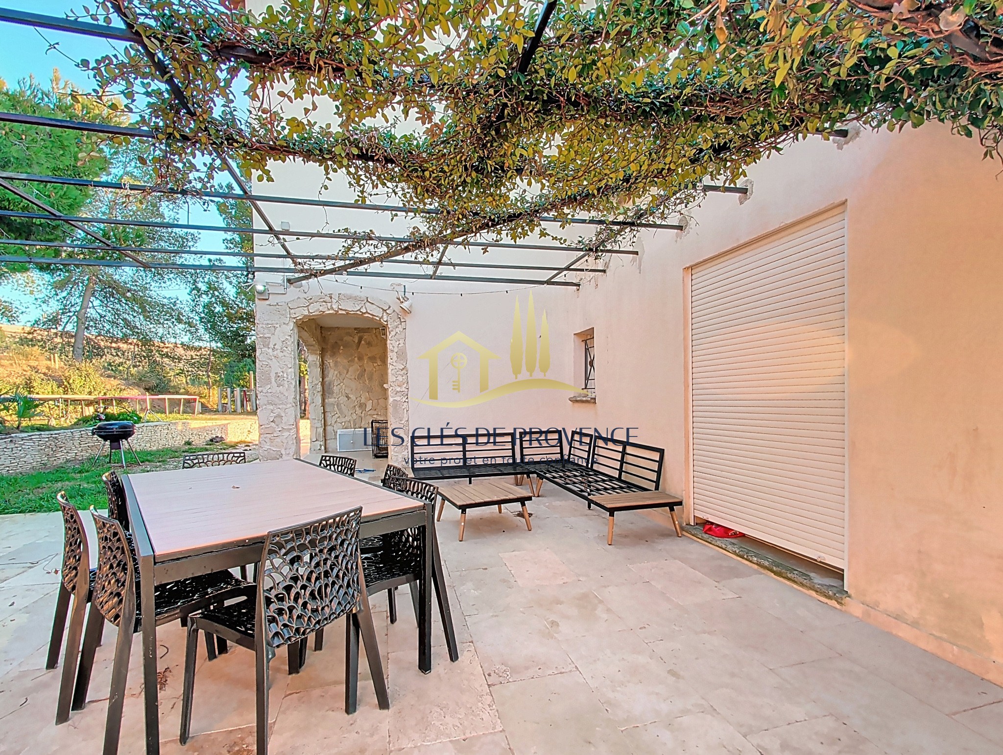 VILLA D’EXCEPTION SUR LES HAUTEURS DE ROGNAC   2 LOGEMENTS   VUE & VOLUMES — photo 18