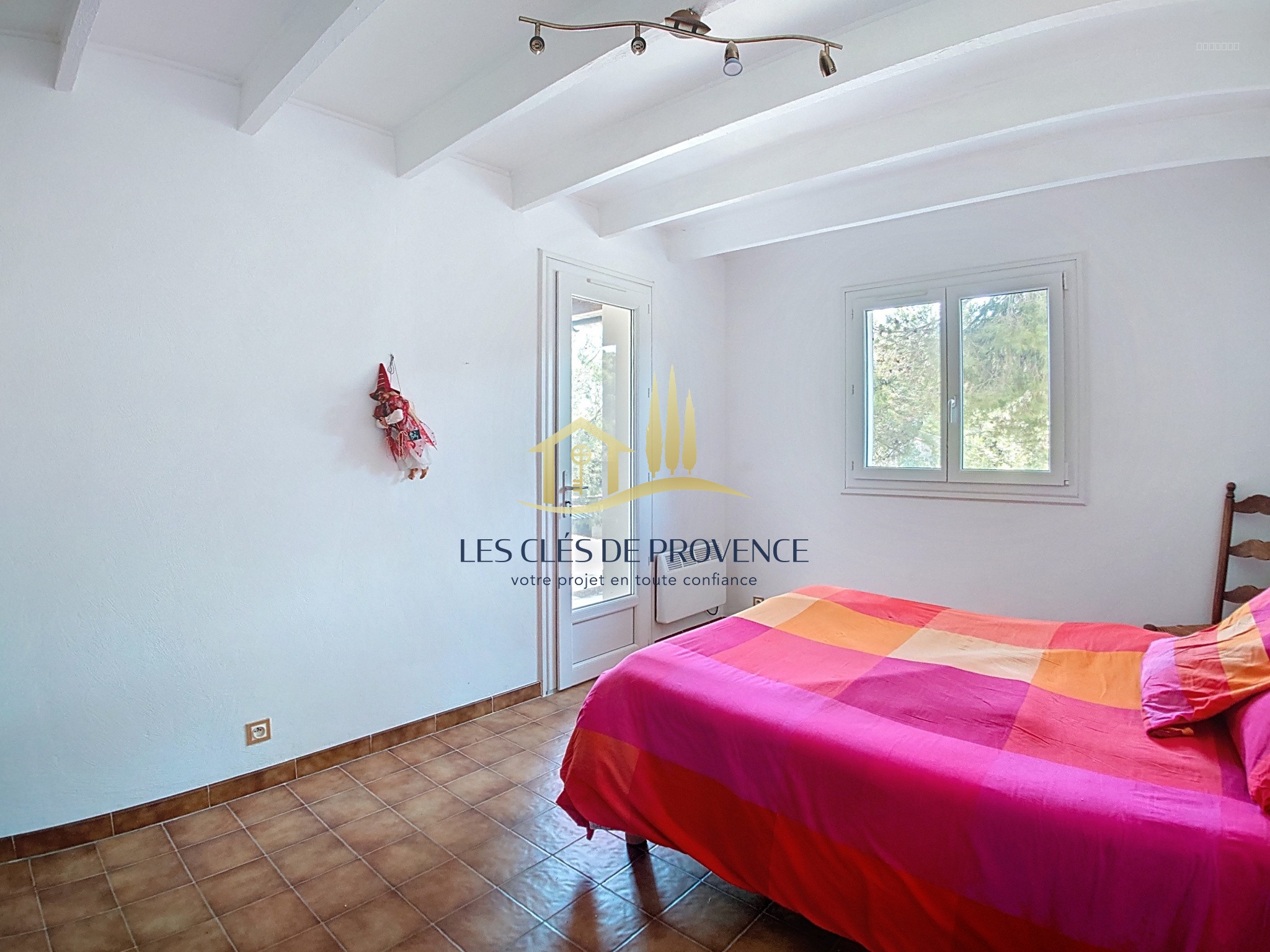 Villa familiale Type 5 avec piscine et jardin arboré à Rognac — photo 9