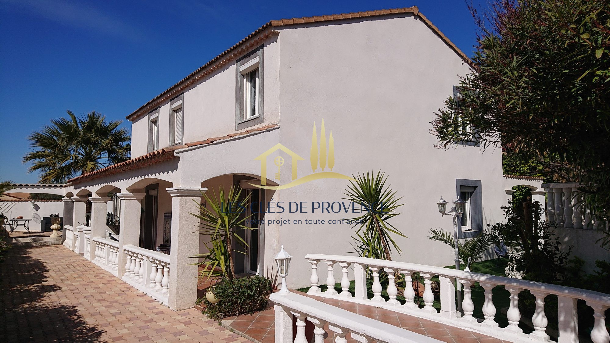 À Rognac, immobilier de prestige : villa en vente avec terrasse — photo 4