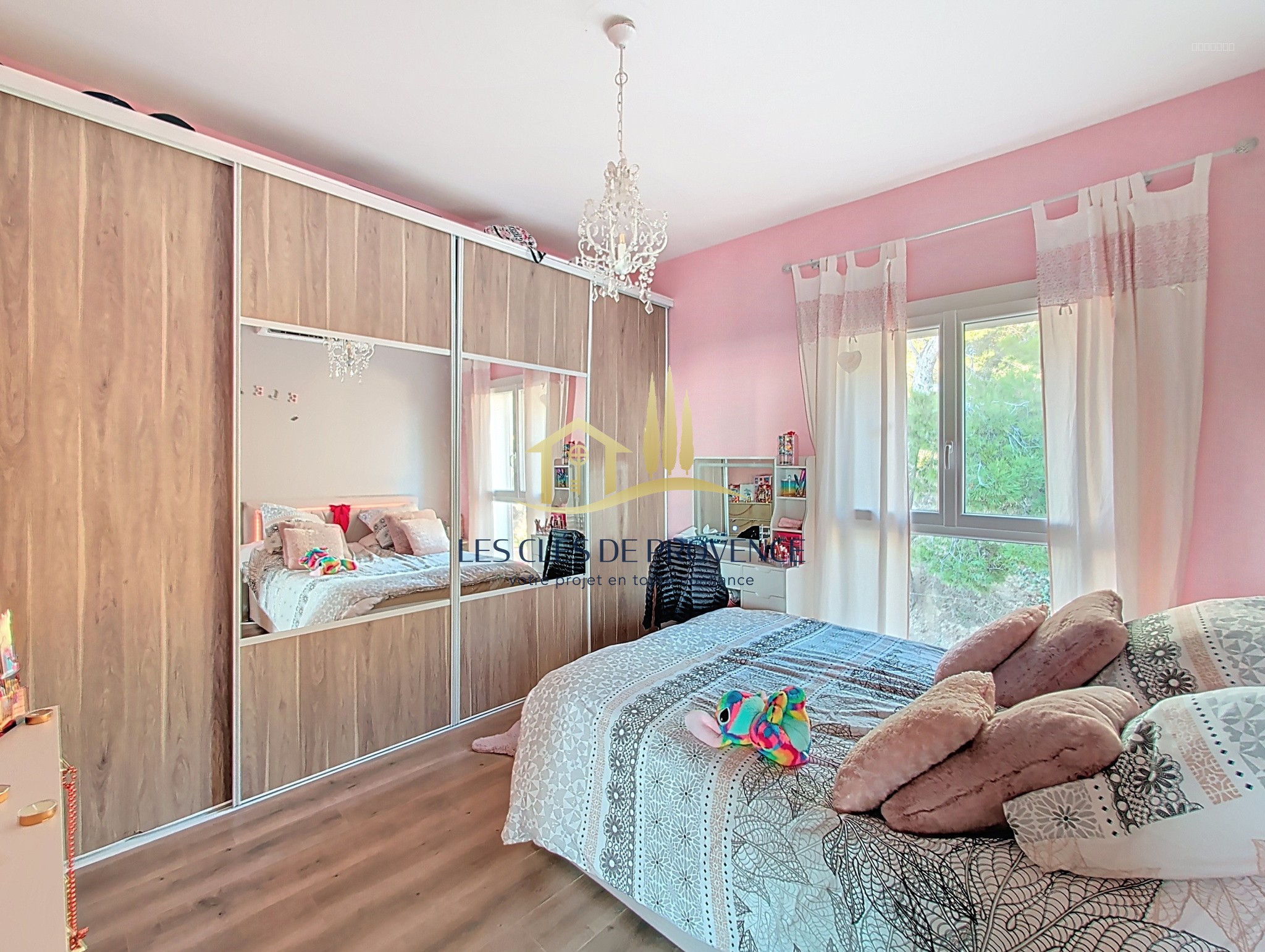 VILLA D’EXCEPTION SUR LES HAUTEURS DE ROGNAC   2 LOGEMENTS   VUE & VOLUMES — photo 13