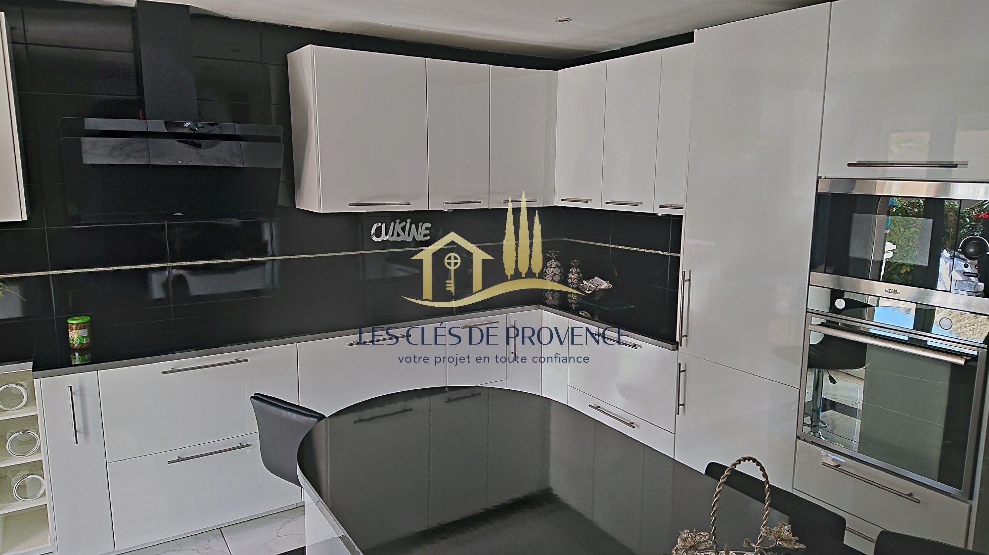 À Rognac, immobilier de prestige : villa en vente avec terrasse — photo 5