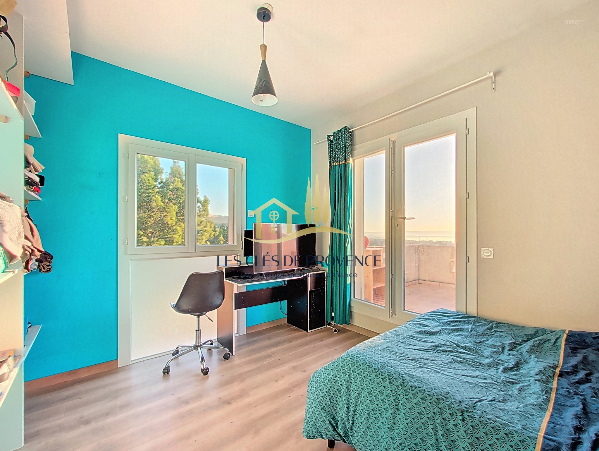 VILLA D’EXCEPTION SUR LES HAUTEURS DE ROGNAC   2 LOGEMENTS   VUE & VOLUMES — photo 15