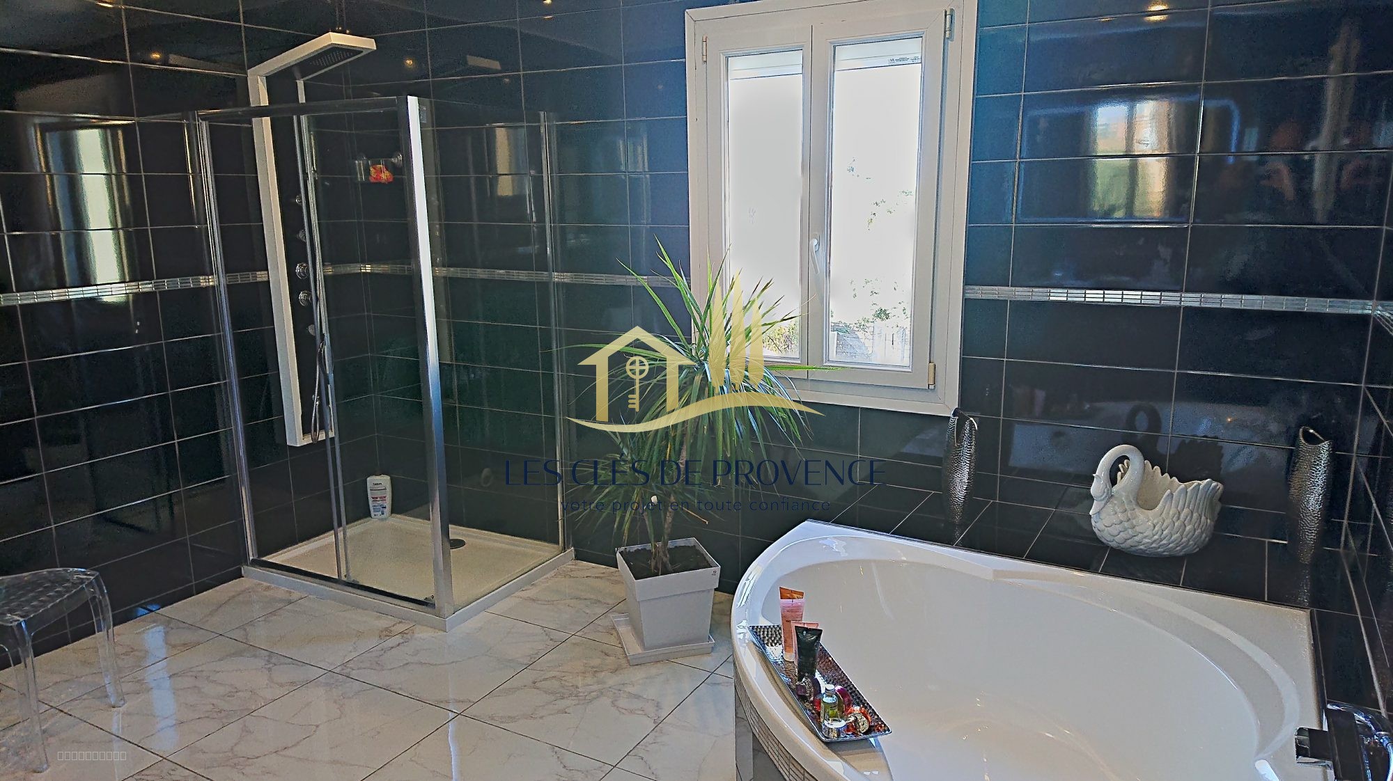 À Rognac, immobilier de prestige : villa en vente avec terrasse — photo 10