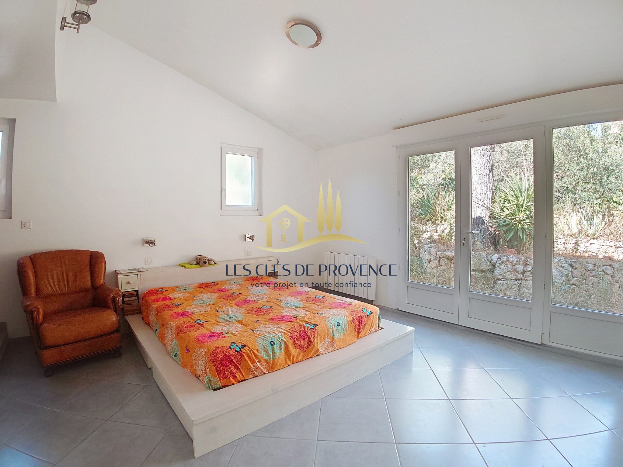 Villa familiale Type 5 avec piscine et jardin arboré à Rognac — photo 10
