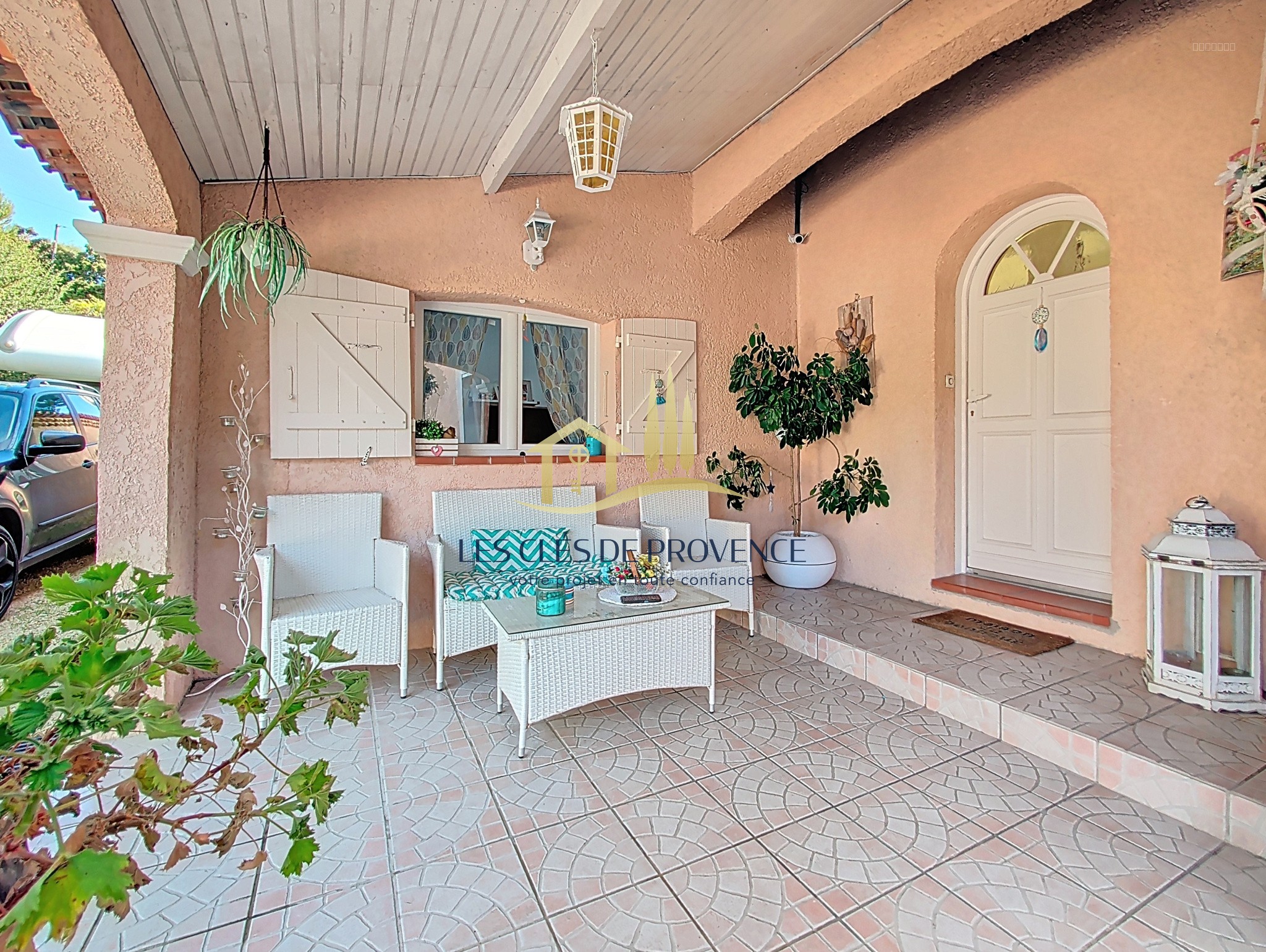 Villa individuelle plain-pied type 7 avec jardin et piscine à Rognac — photo 5