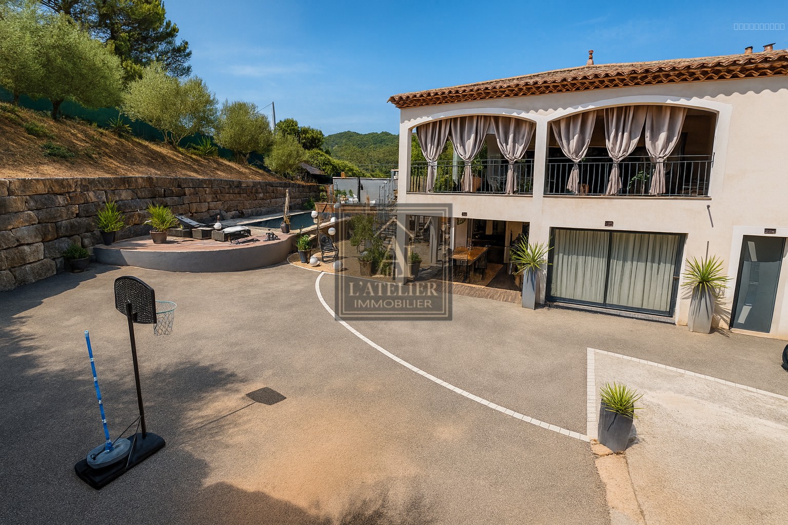 Maison de 165 m2 avec sous sol et piscine sur une parcelle de 1068 m2 — photo 17