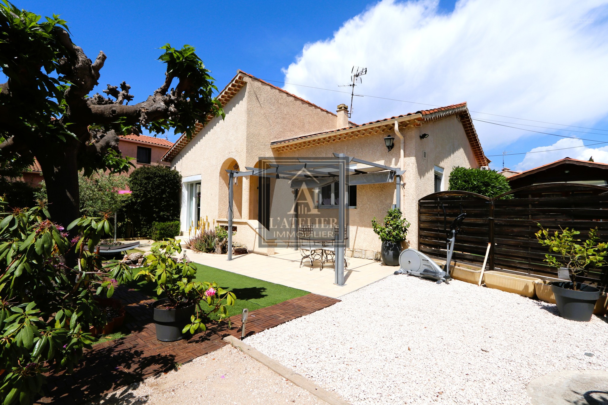 Maison de plain-pied de 105 m2 avec dépendance — photo 3