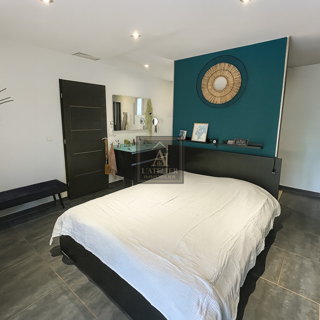 Maison de 165 m2 avec sous sol et piscine sur une parcelle de 1068 m2 — photo 13