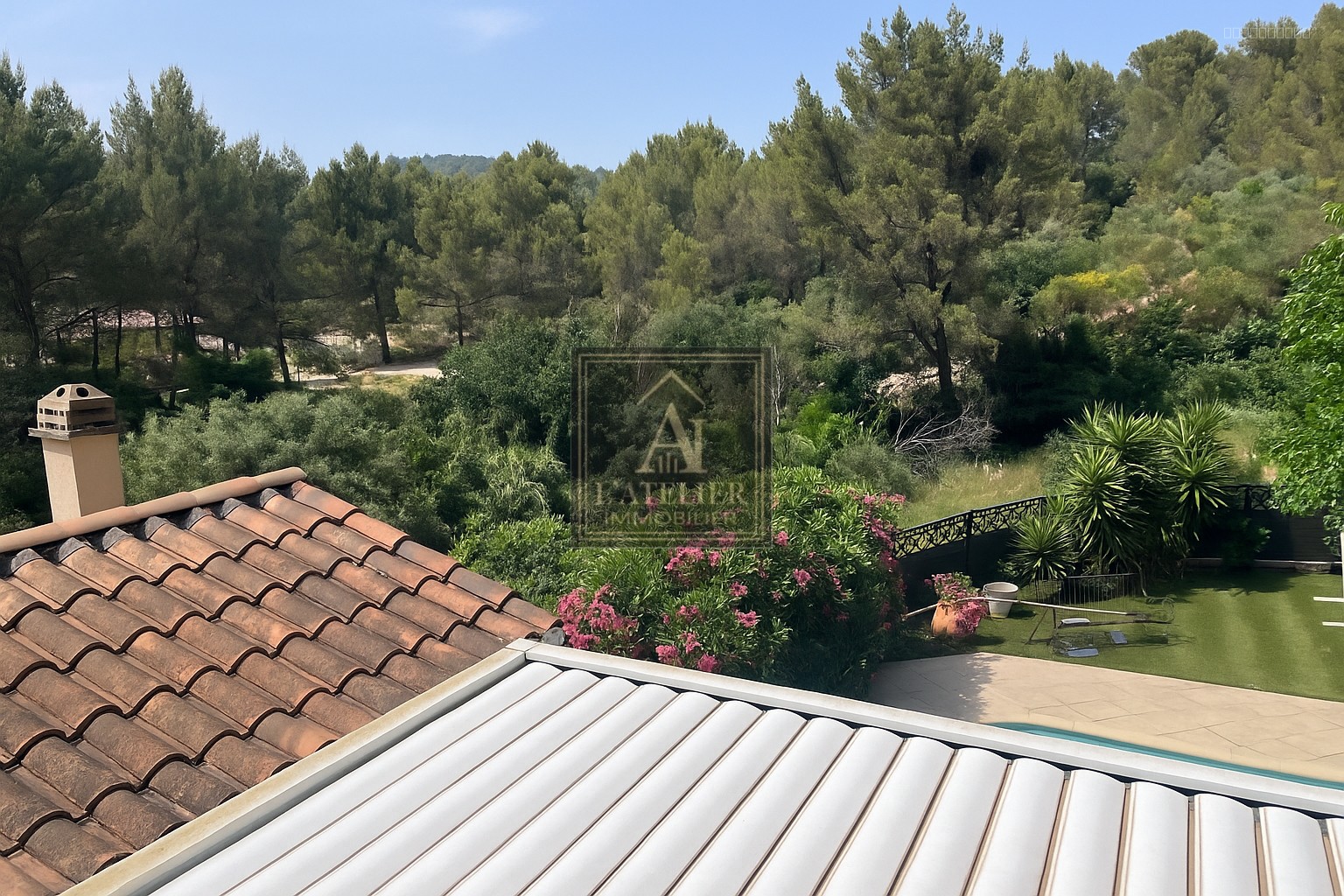 Bastide provençale de 250 m2 avec dépendance de 70 m2, sous sol de 100 m2, piscine sur une parcelle de 16 000 — photo 11