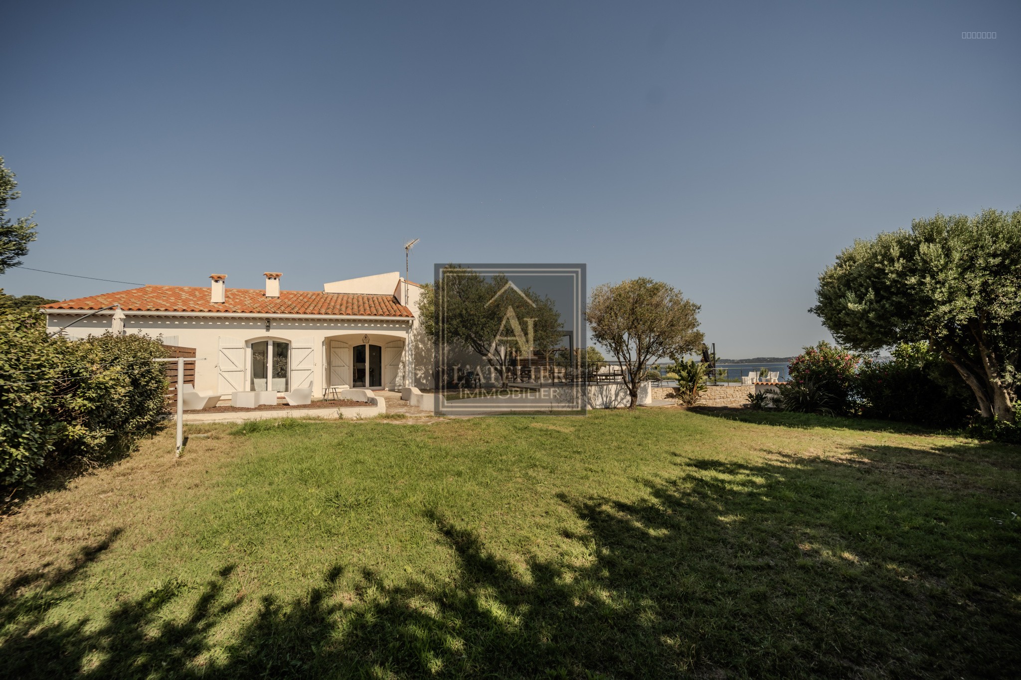 Propriété d'exception avec vue mer panoramique à Carqueiranne — photo 13