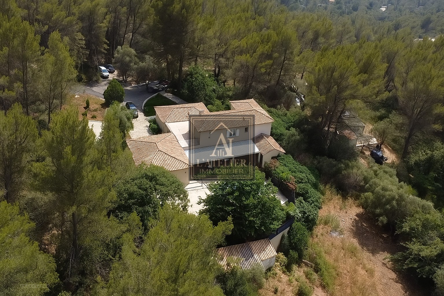 Bastide provençale de 250 m2 avec dépendance de 70 m2, sous sol de 100 m2, piscine sur une parcelle de 16 000 — photo 10