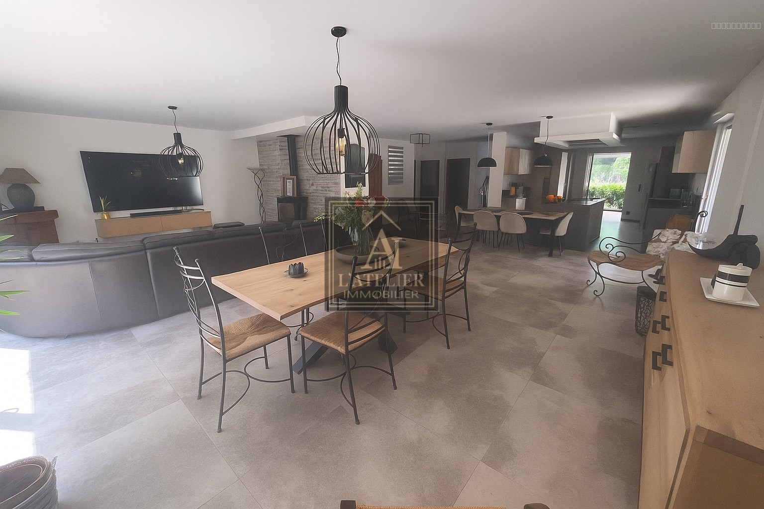 Bastide provençale de 250 m2 avec dépendance de 70 m2, sous sol de 100 m2, piscine sur une parcelle de 16 000 — photo 15