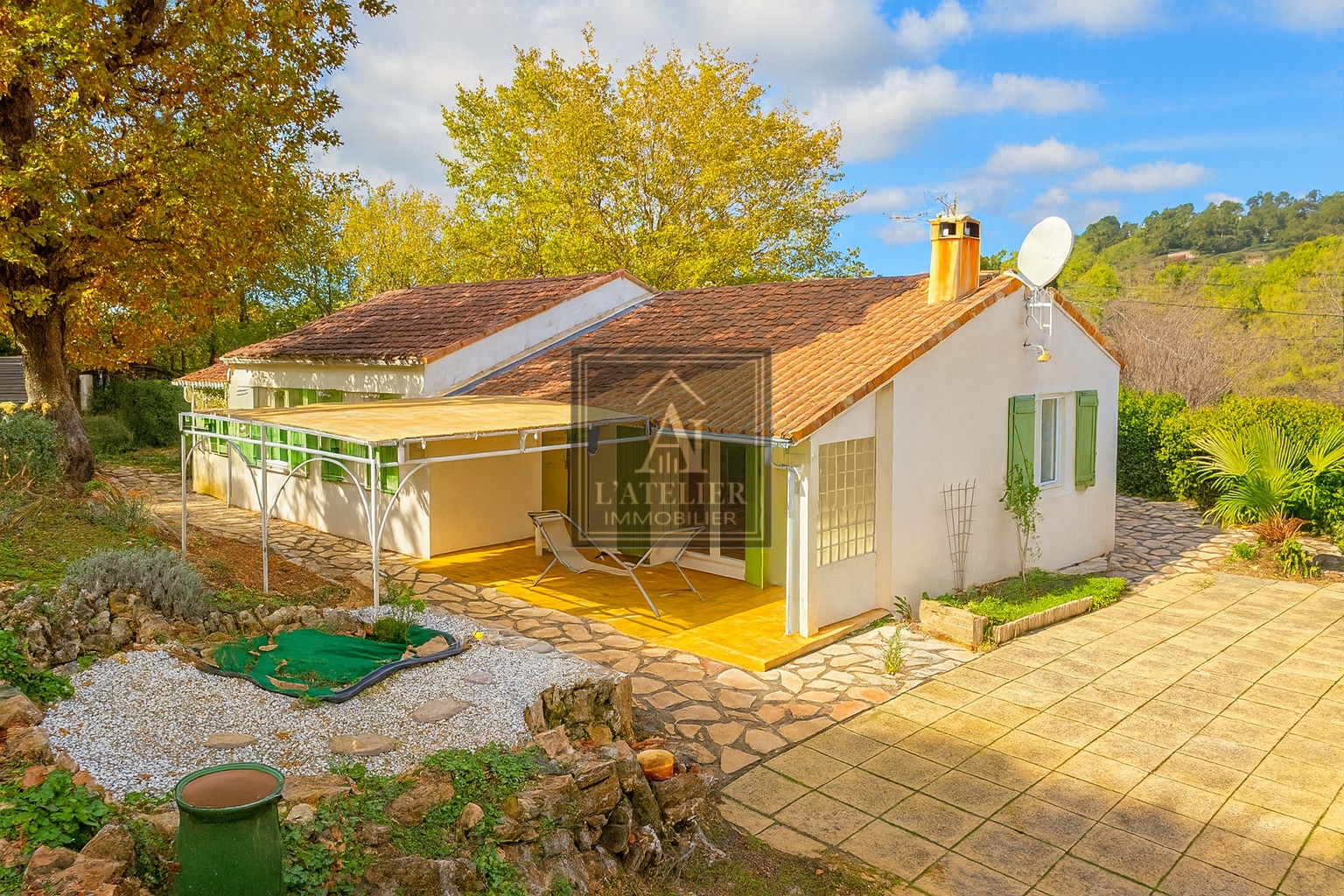 Maison de plain-pied avec piscine garage et dépendances — photo 4