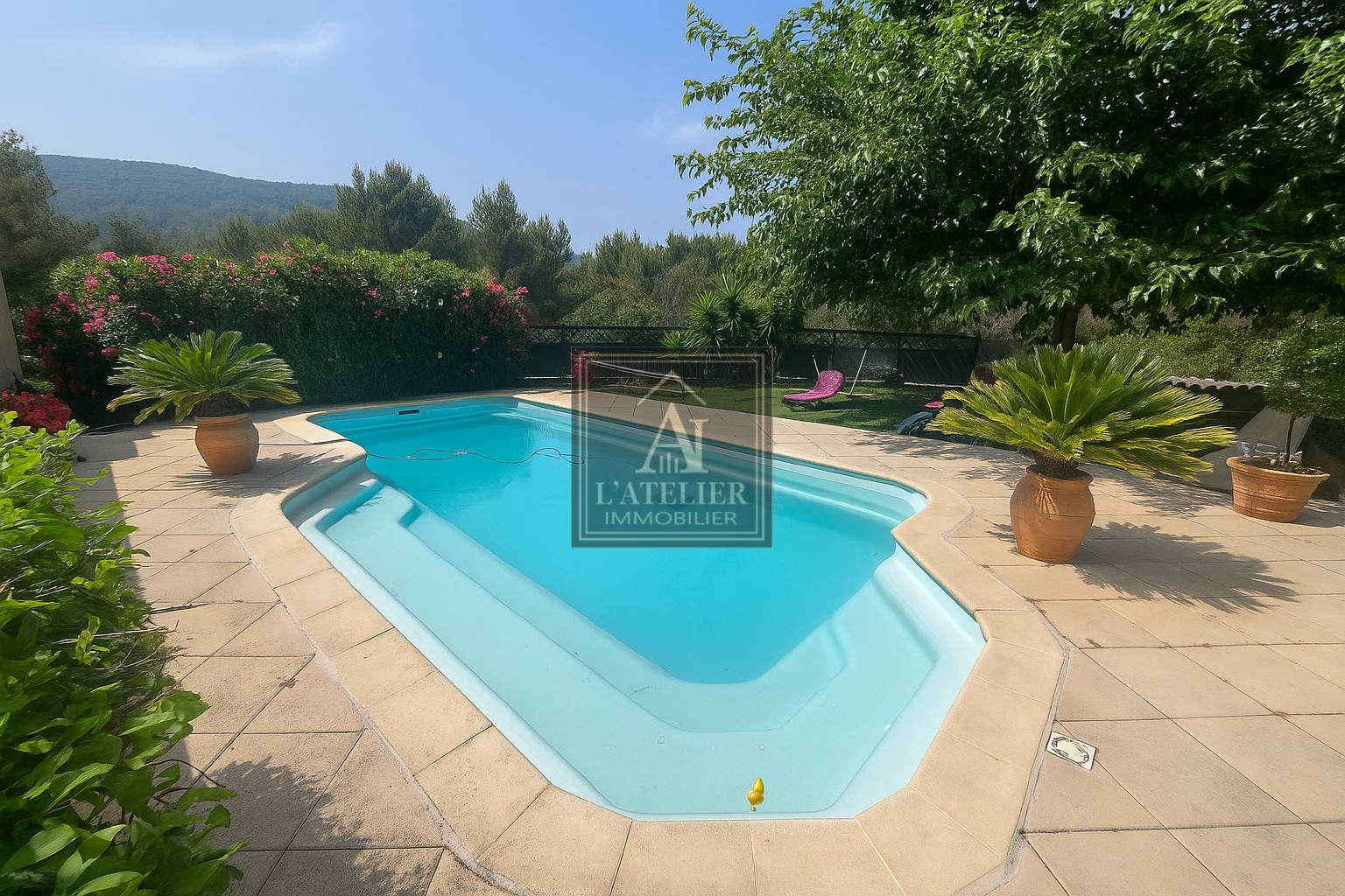 Bastide provençale de 250 m2 avec dépendance de 70 m2, sous sol de 100 m2, piscine sur une parcelle de 16 000 — photo 2