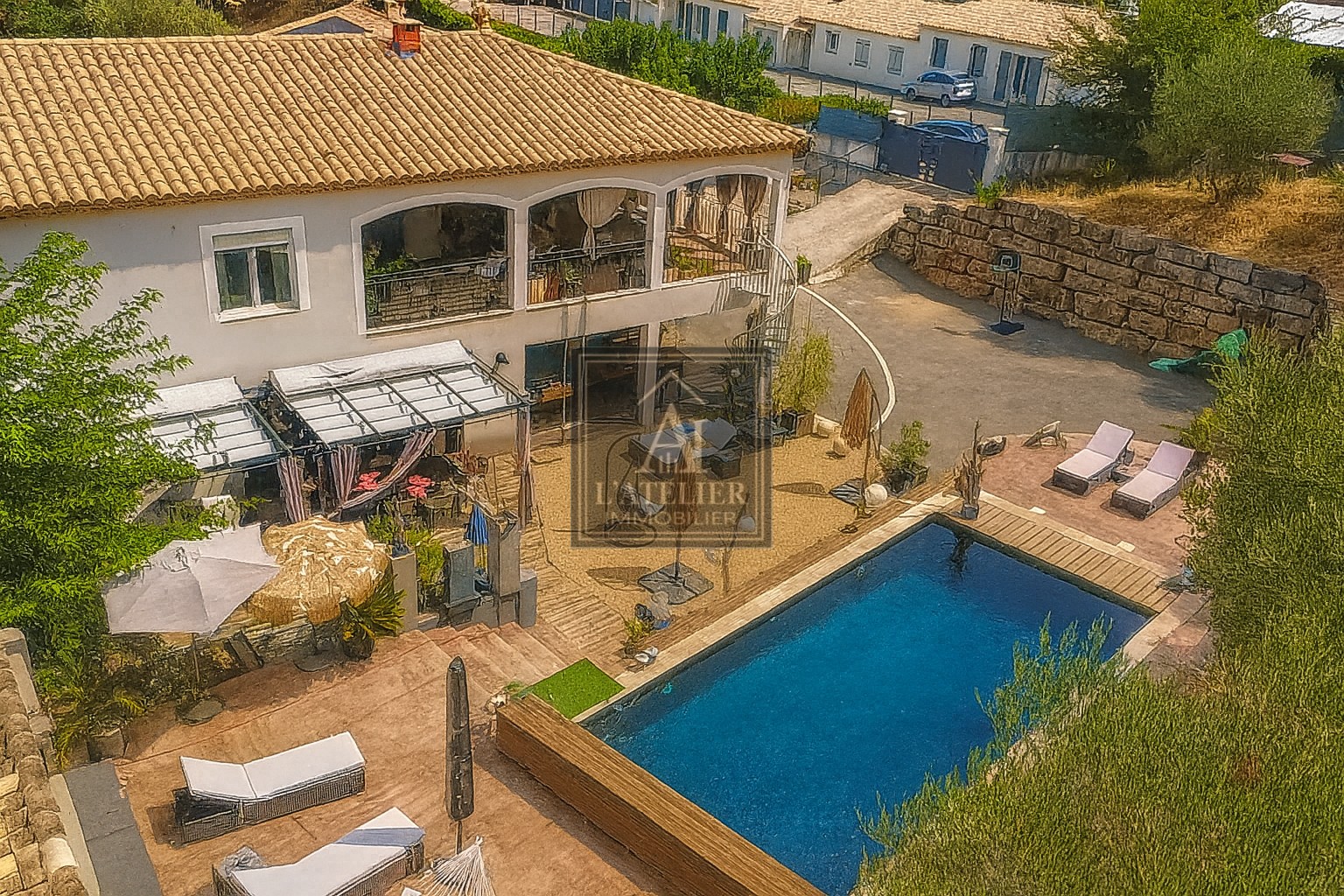 Maison de 165 m2 avec sous sol et piscine sur une parcelle de 1068 m2 — photo 2